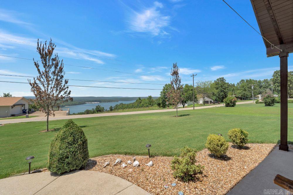 LAKESIDE TERRACE - Residential