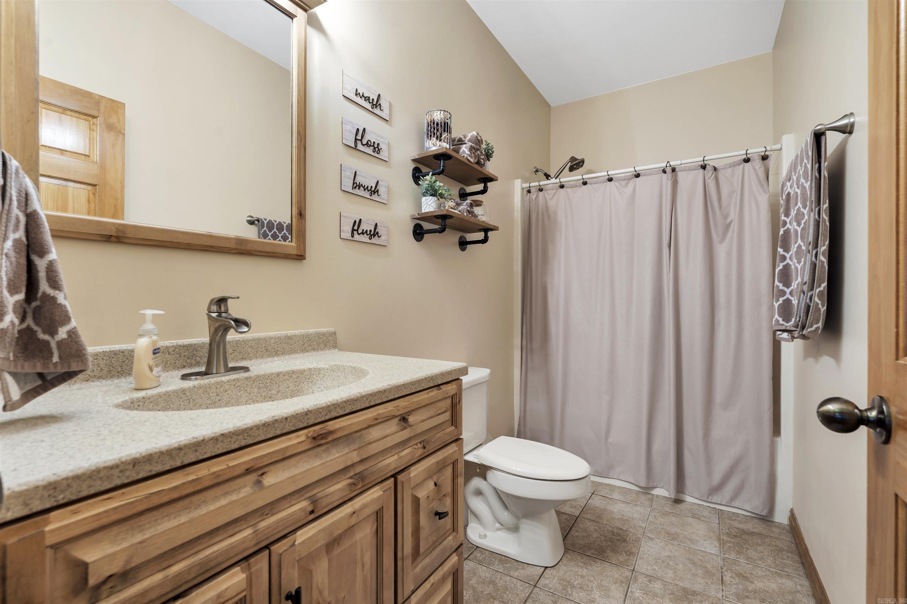 LAKESIDE TERRACE - Residential