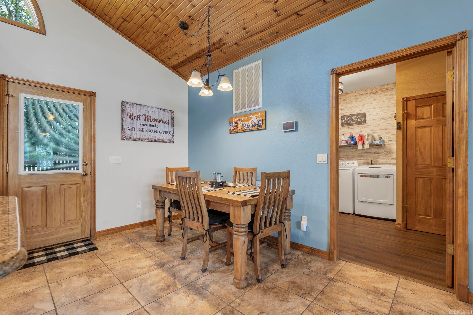 LAKESIDE TERRACE - Residential