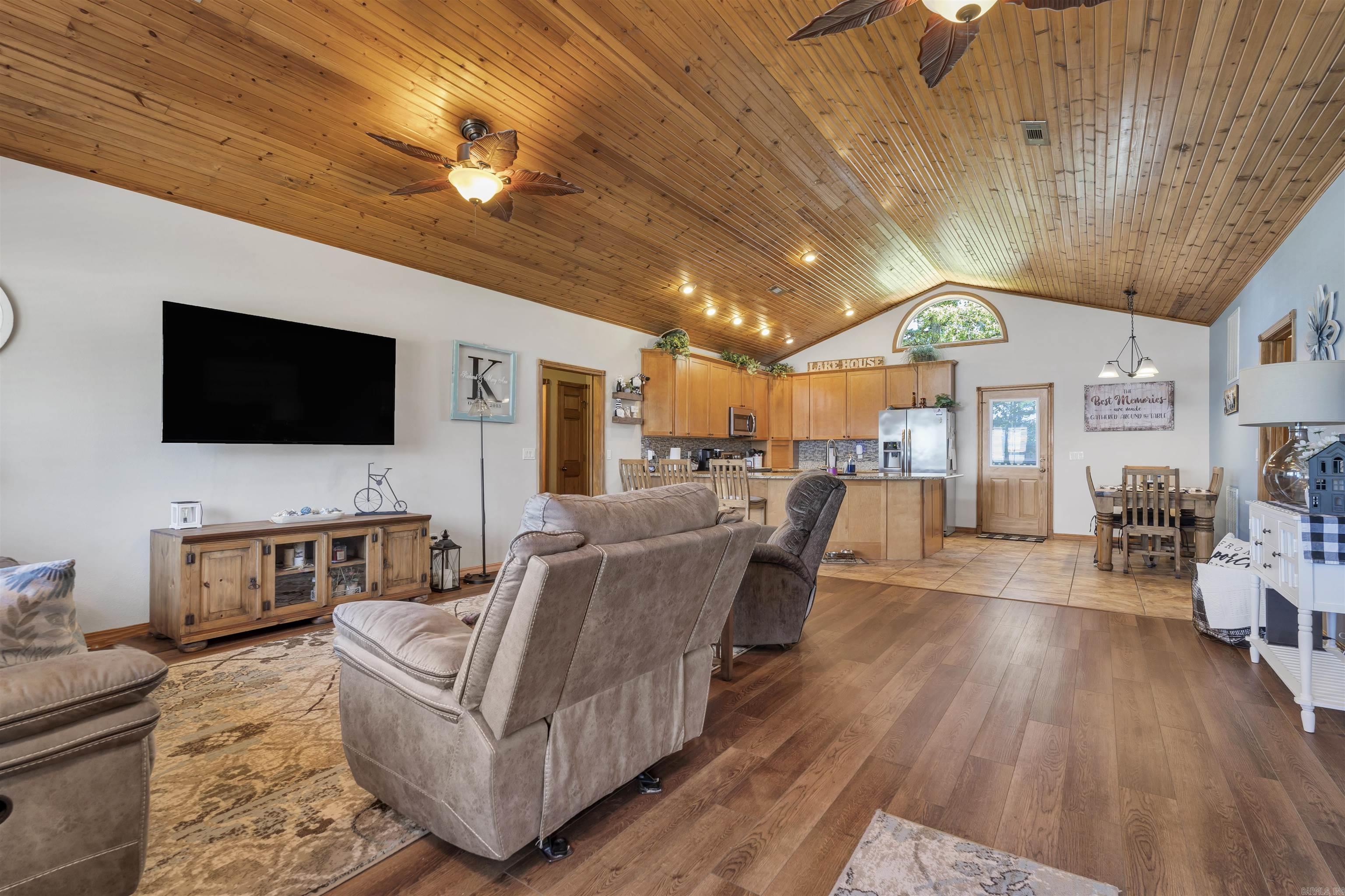 LAKESIDE TERRACE - Residential