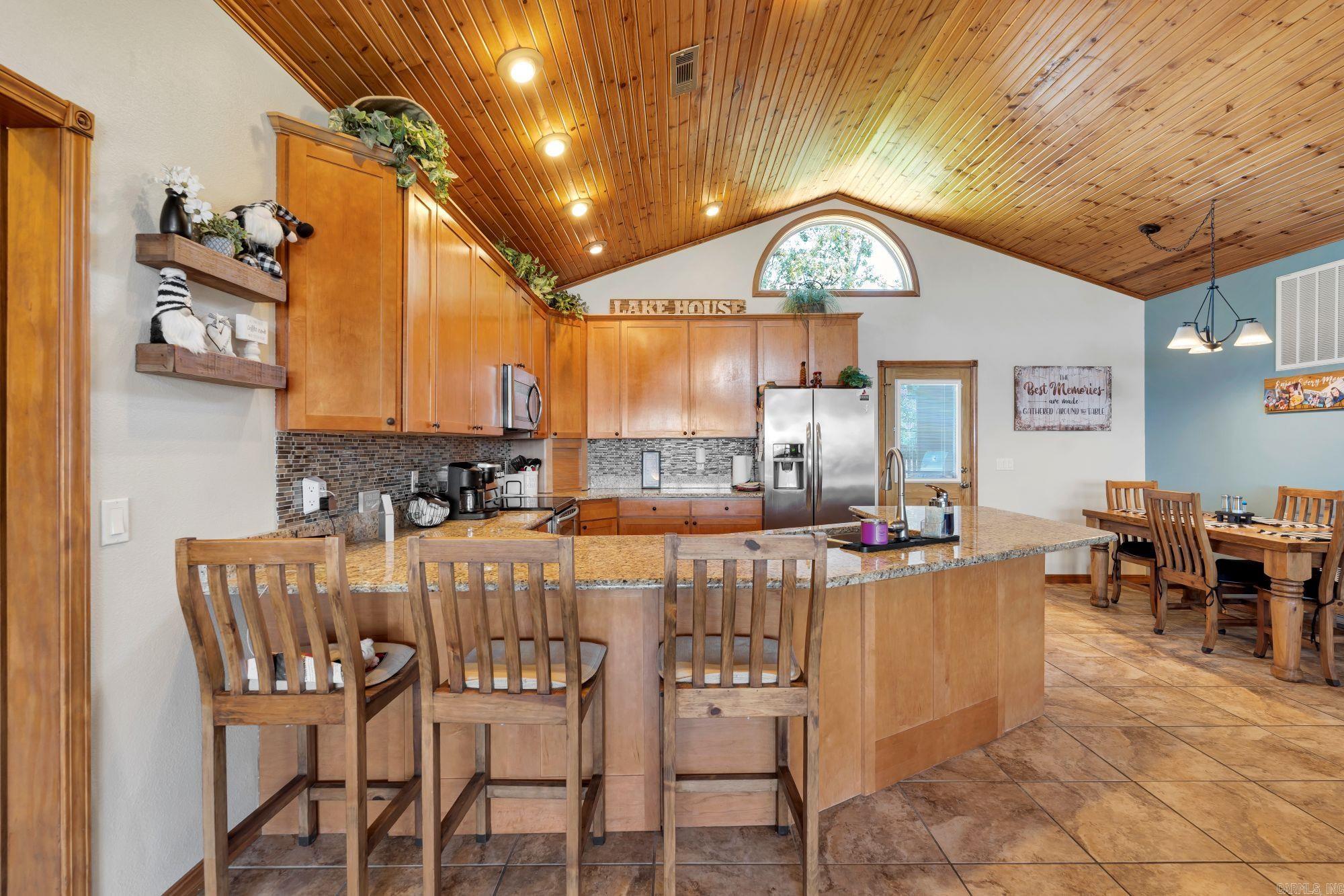 LAKESIDE TERRACE - Residential