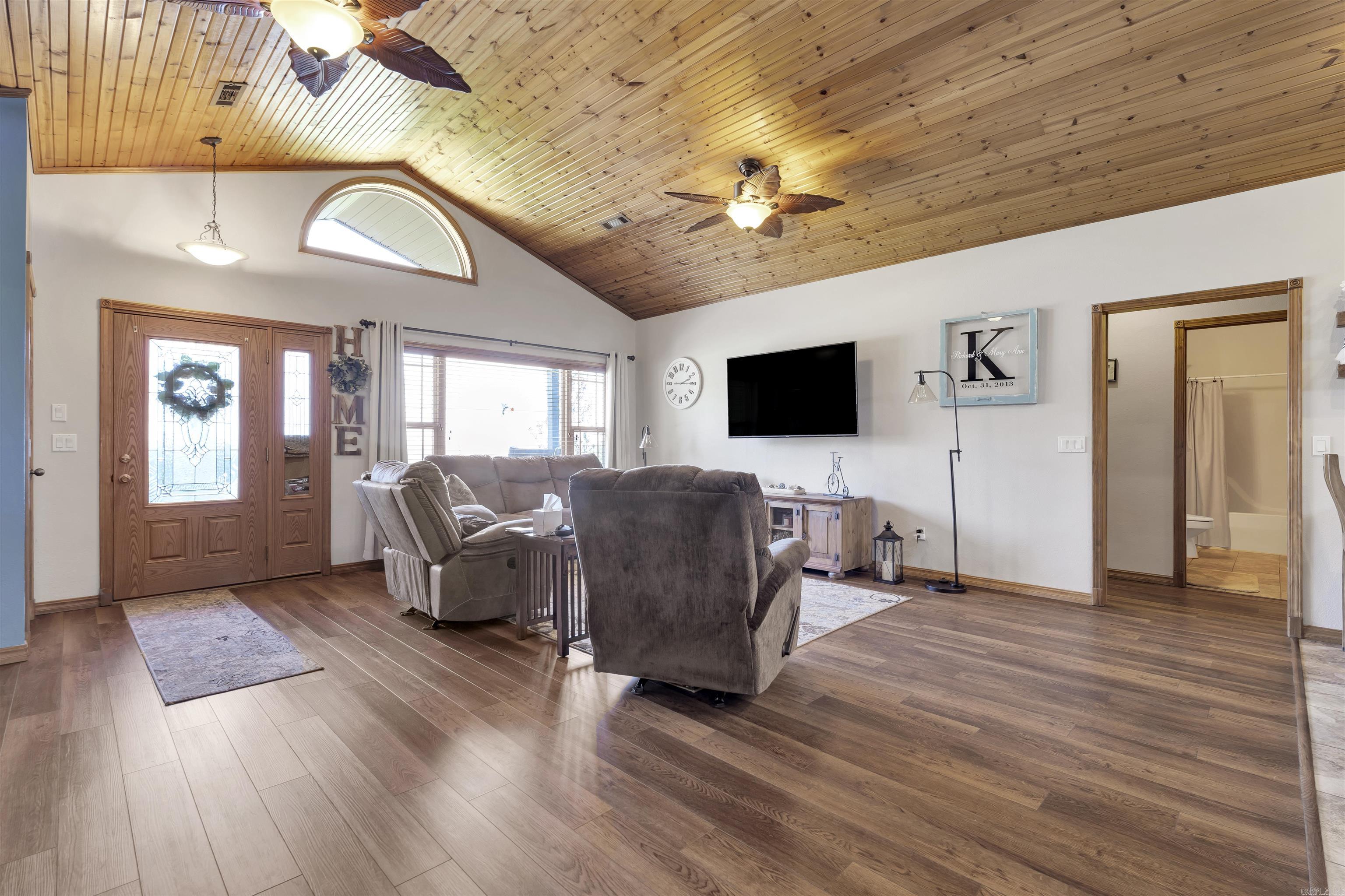 LAKESIDE TERRACE - Residential