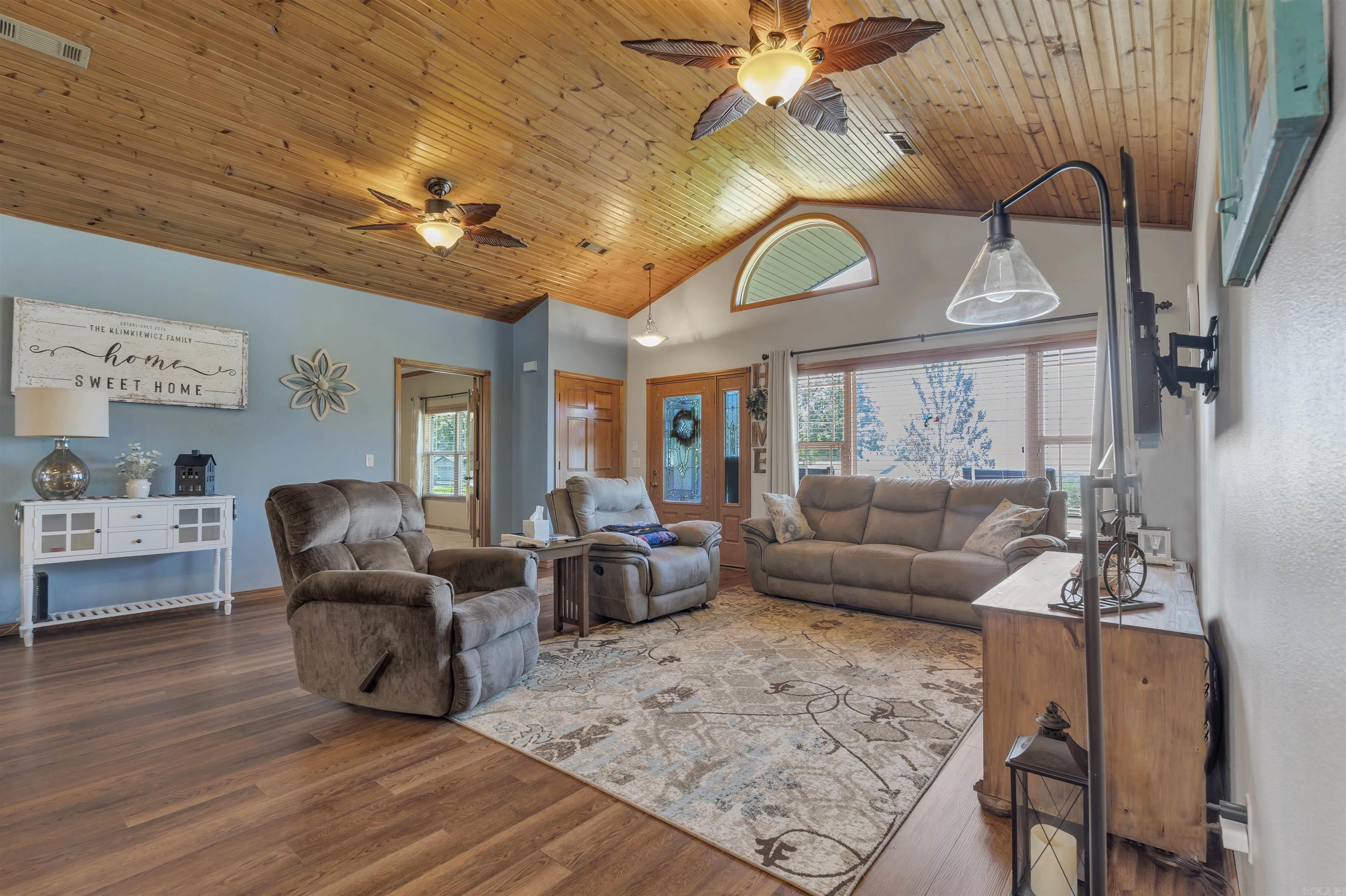 LAKESIDE TERRACE - Residential