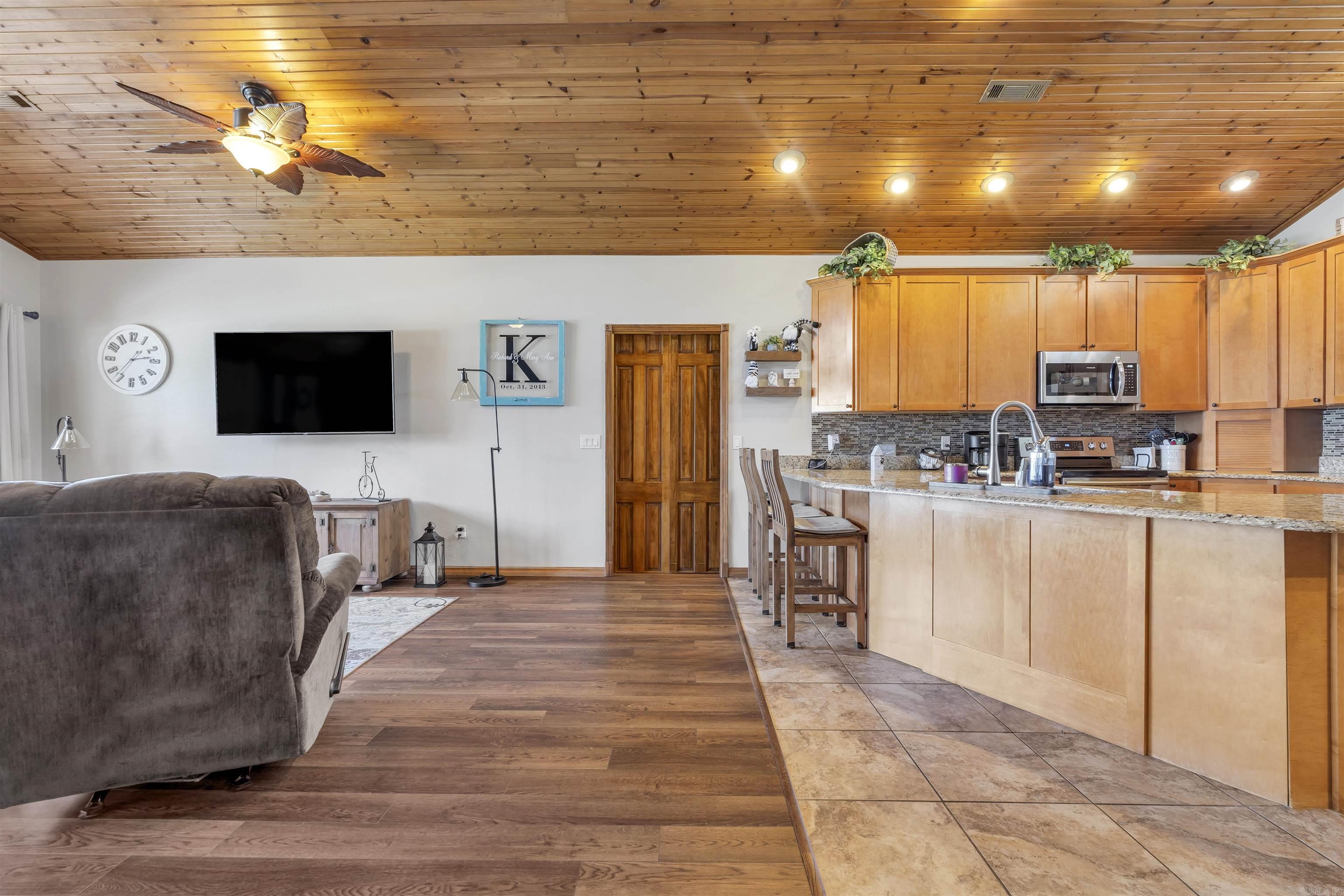 LAKESIDE TERRACE - Residential