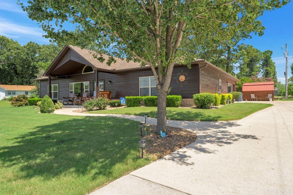 LAKESIDE TERRACE - Residential