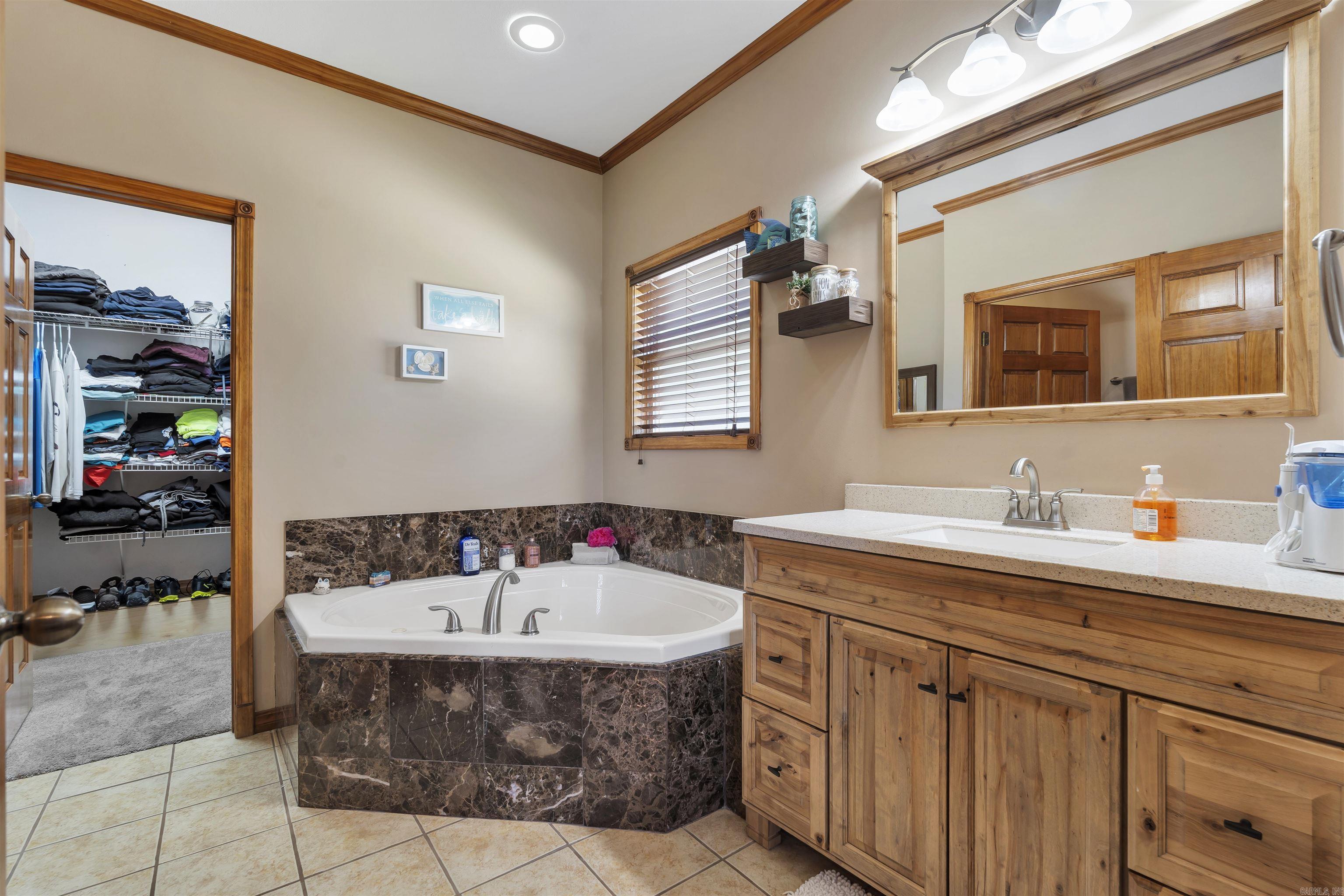 LAKESIDE TERRACE - Residential