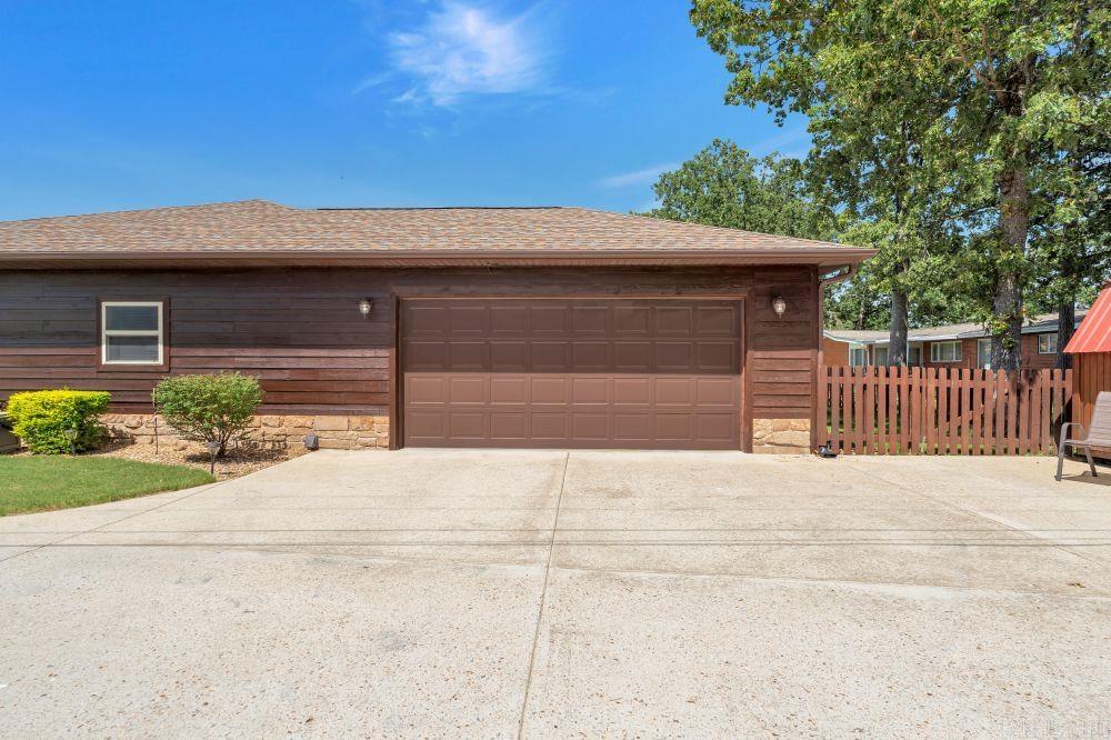 LAKESIDE TERRACE - Residential