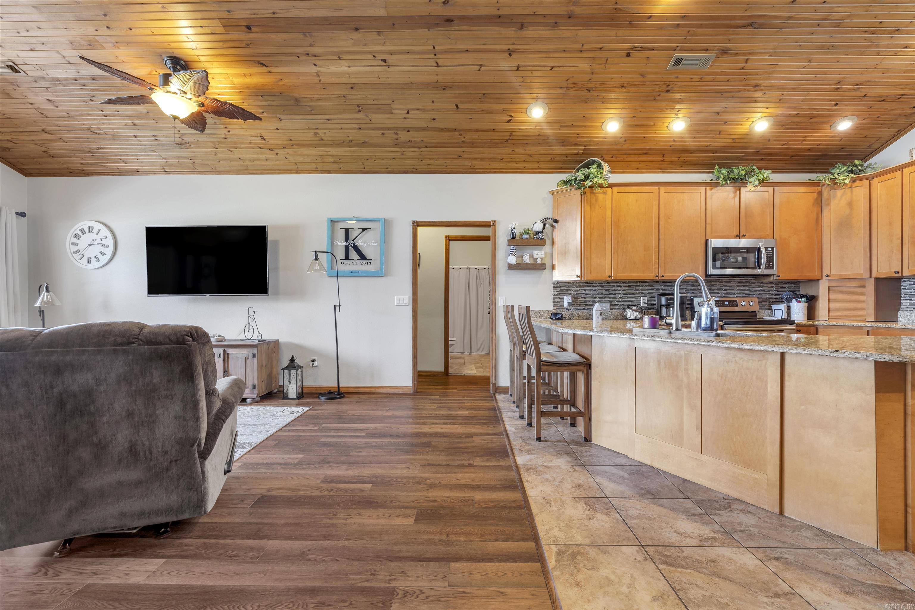 LAKESIDE TERRACE - Residential