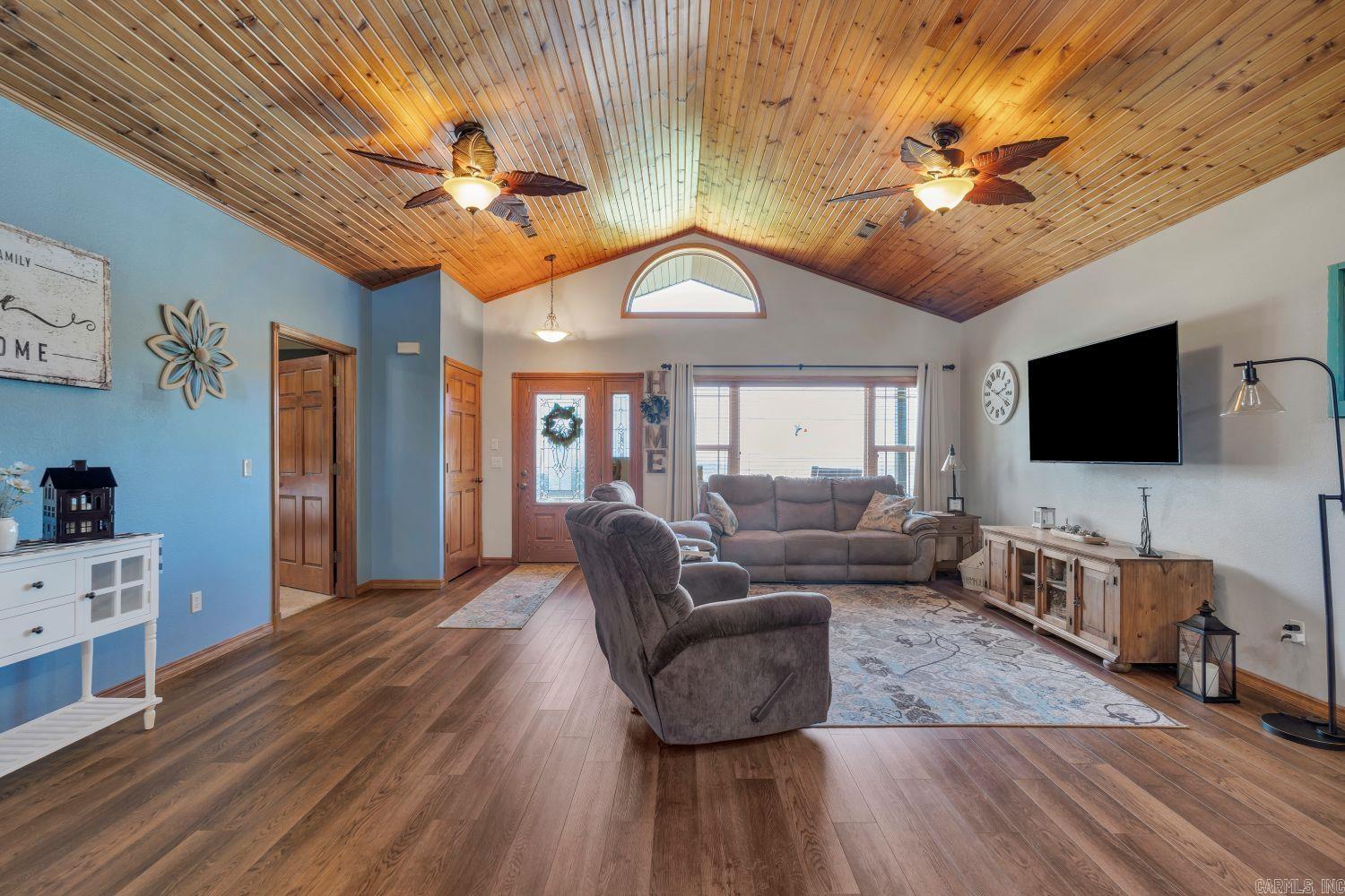 LAKESIDE TERRACE - Residential