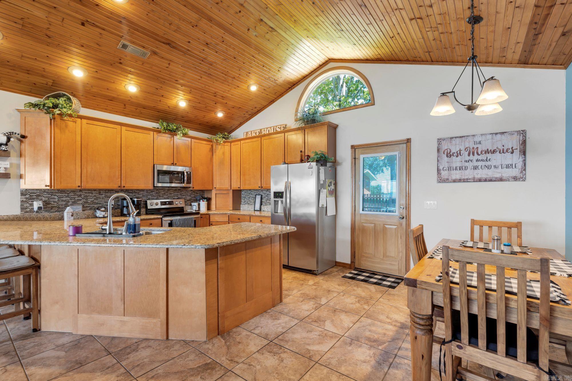 LAKESIDE TERRACE - Residential