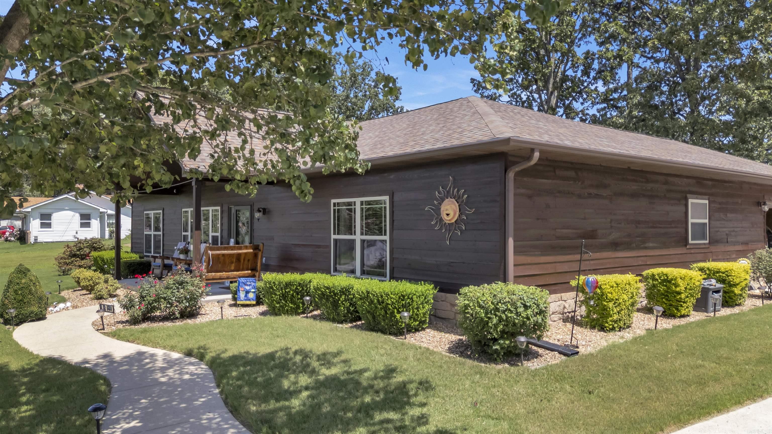 LAKESIDE TERRACE - Residential