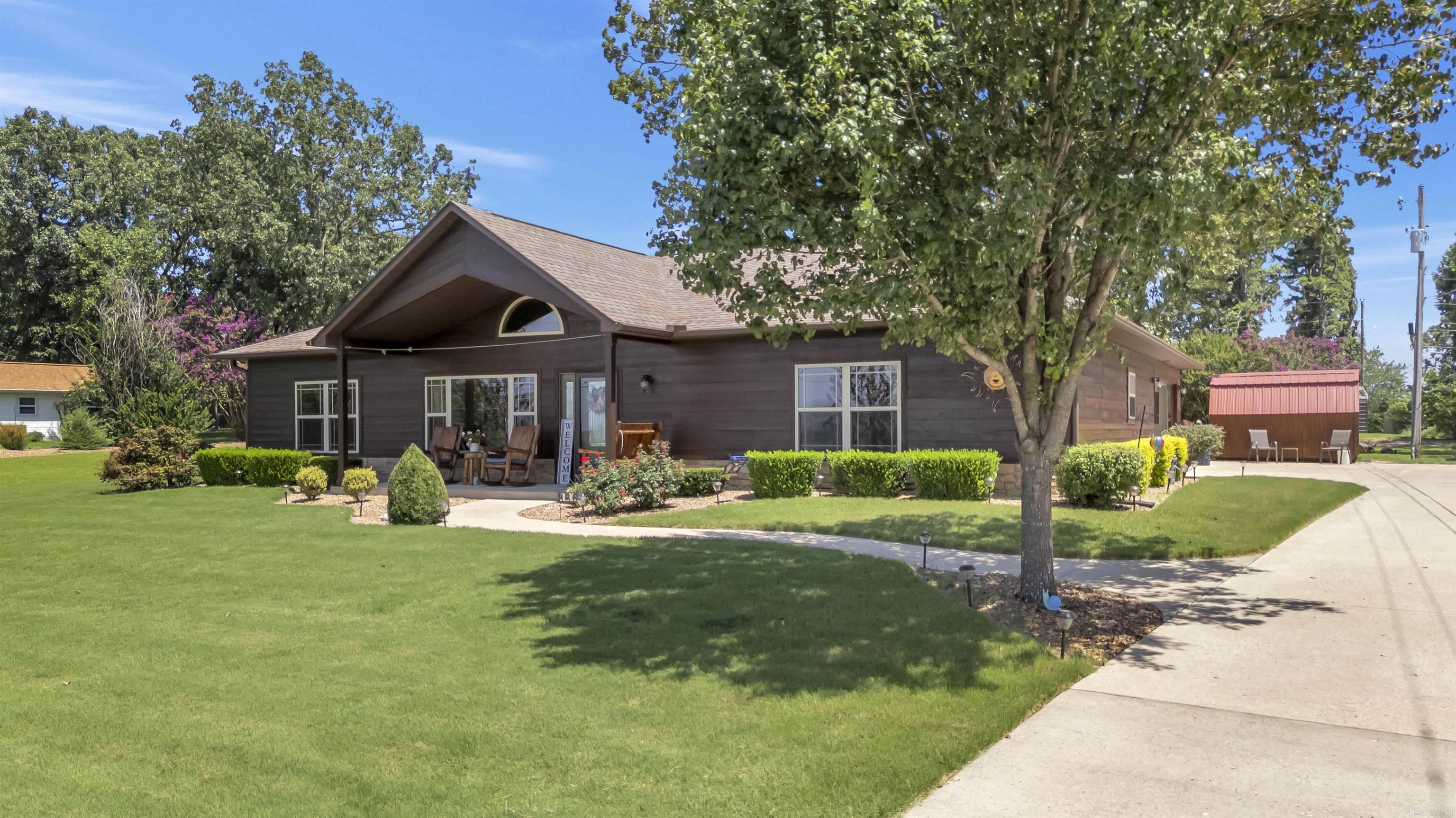 LAKESIDE TERRACE - Residential