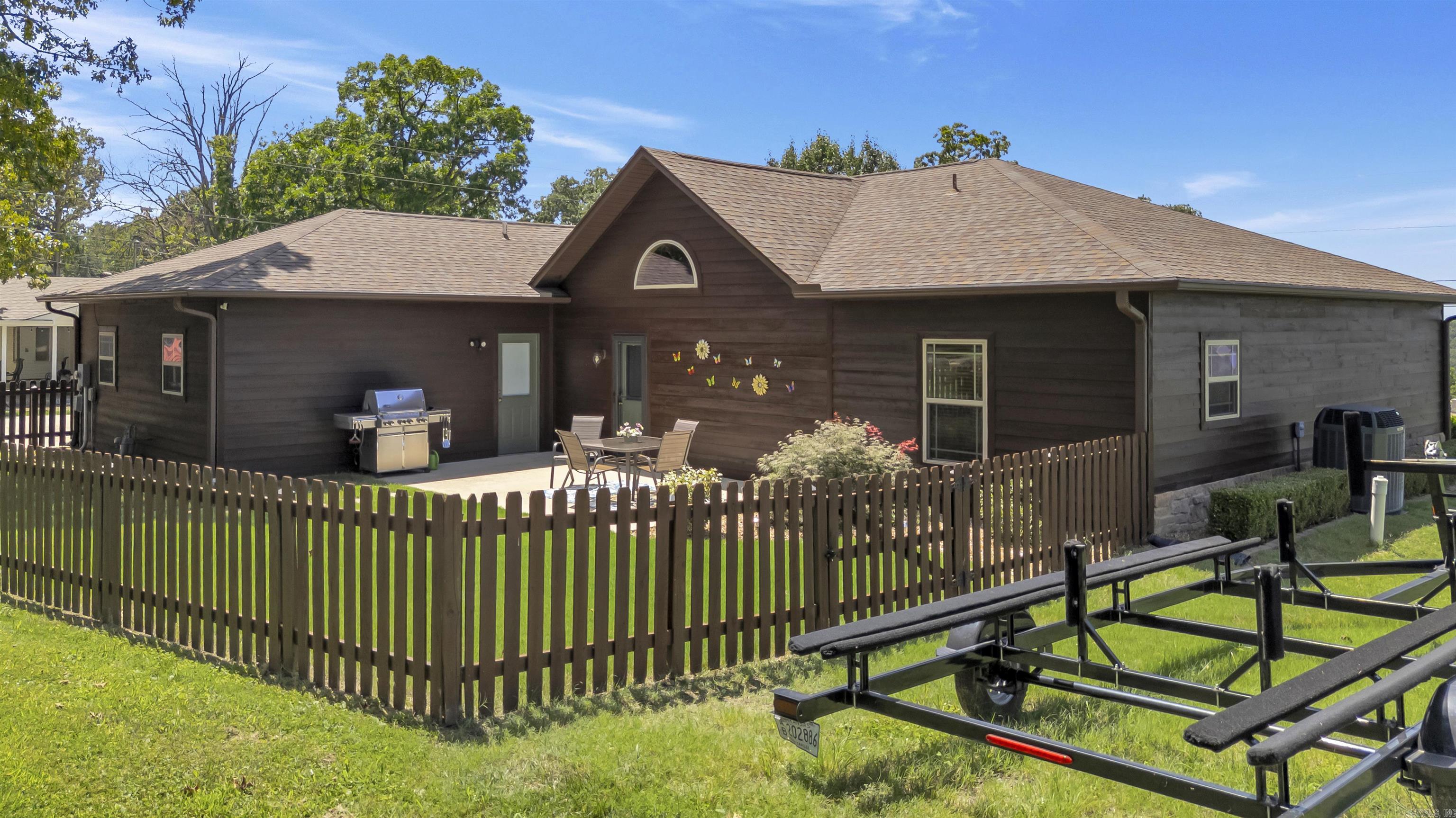 LAKESIDE TERRACE - Residential