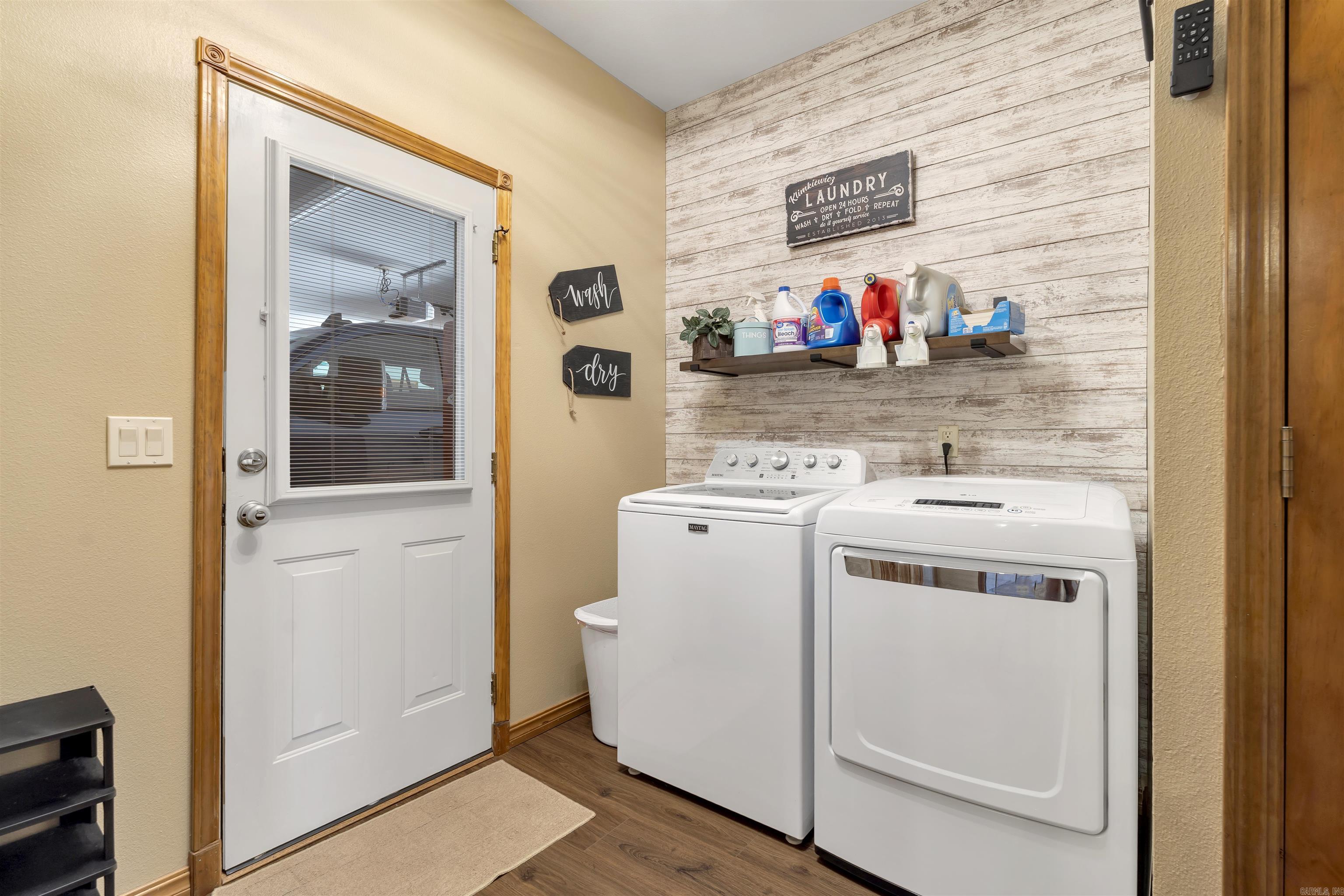 LAKESIDE TERRACE - Residential