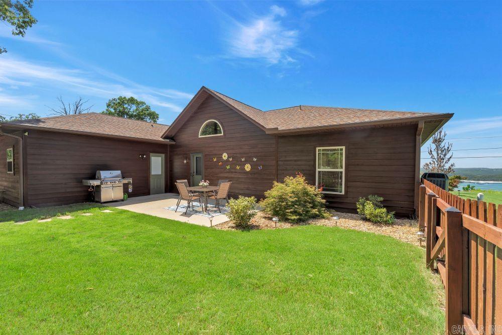 LAKESIDE TERRACE - Residential