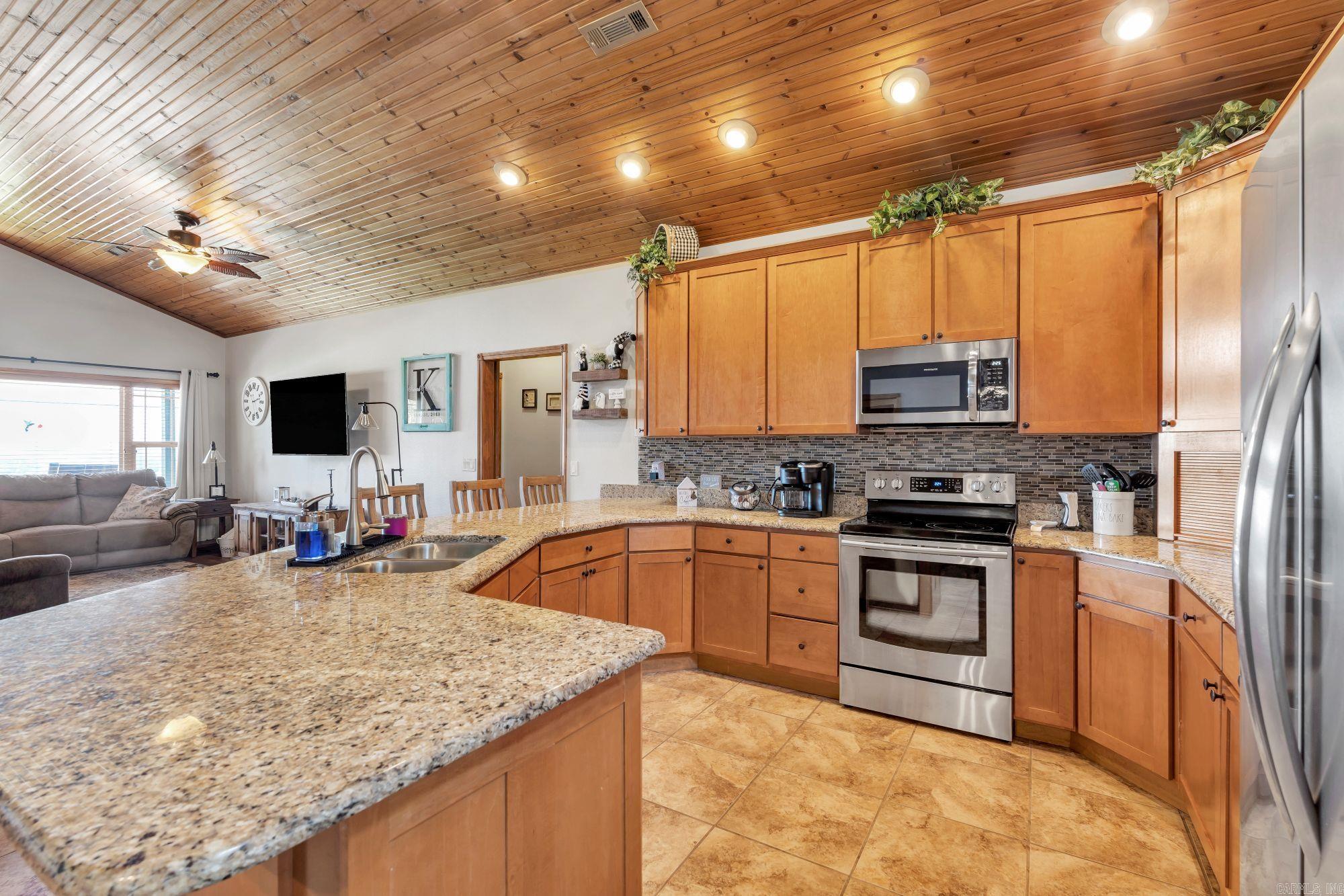 LAKESIDE TERRACE - Residential