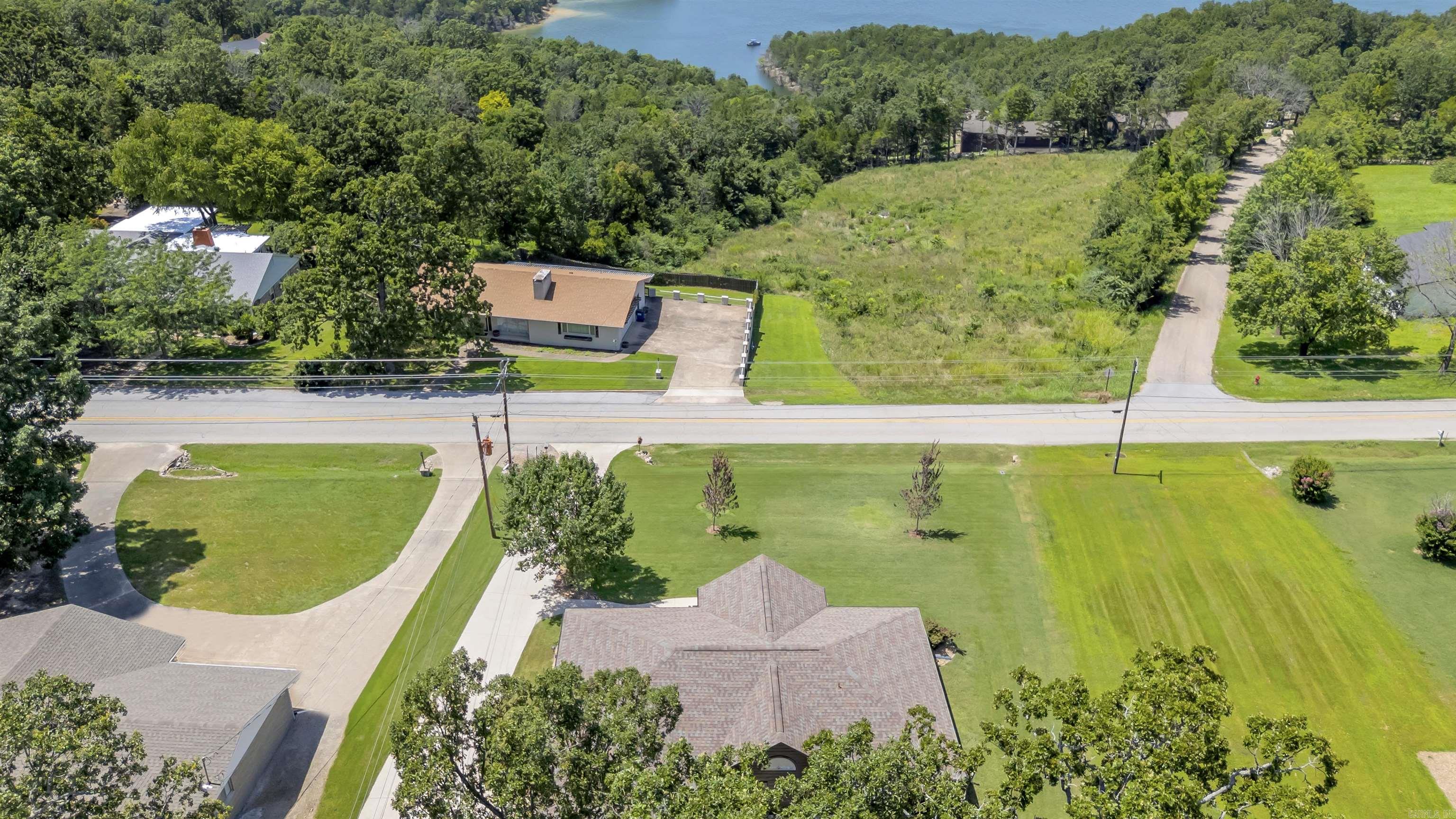 LAKESIDE TERRACE - Residential