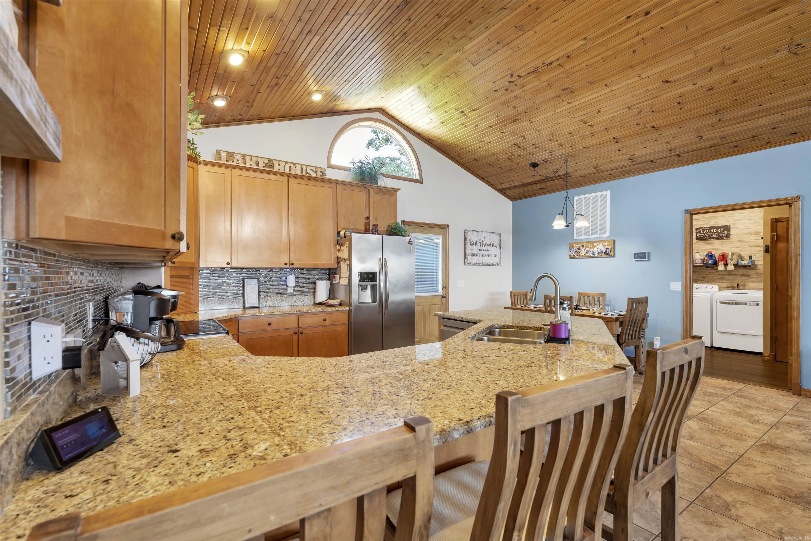 LAKESIDE TERRACE - Residential