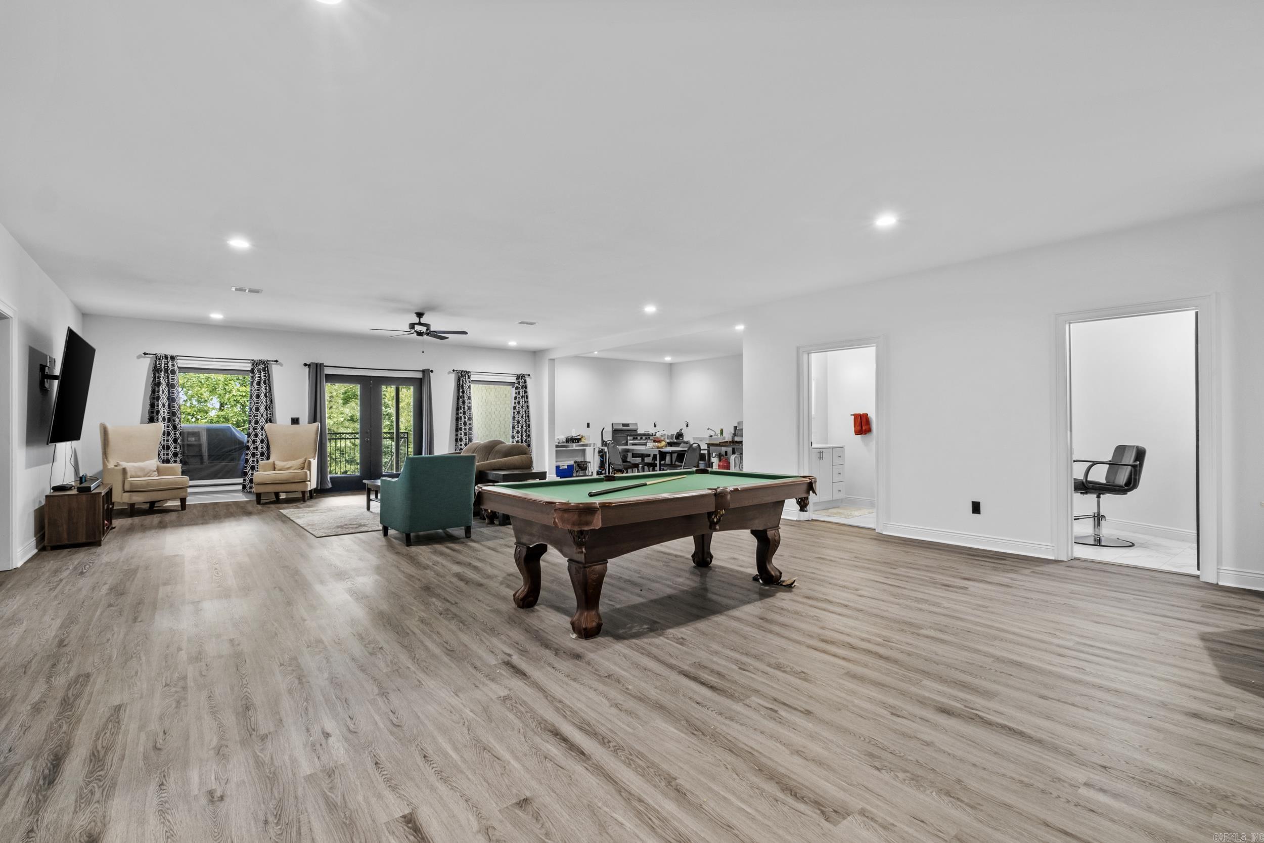 RIVER OAKS - Residential