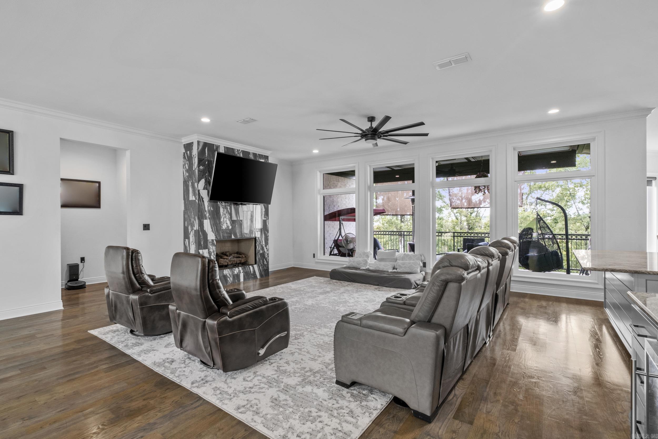 RIVER OAKS - Residential