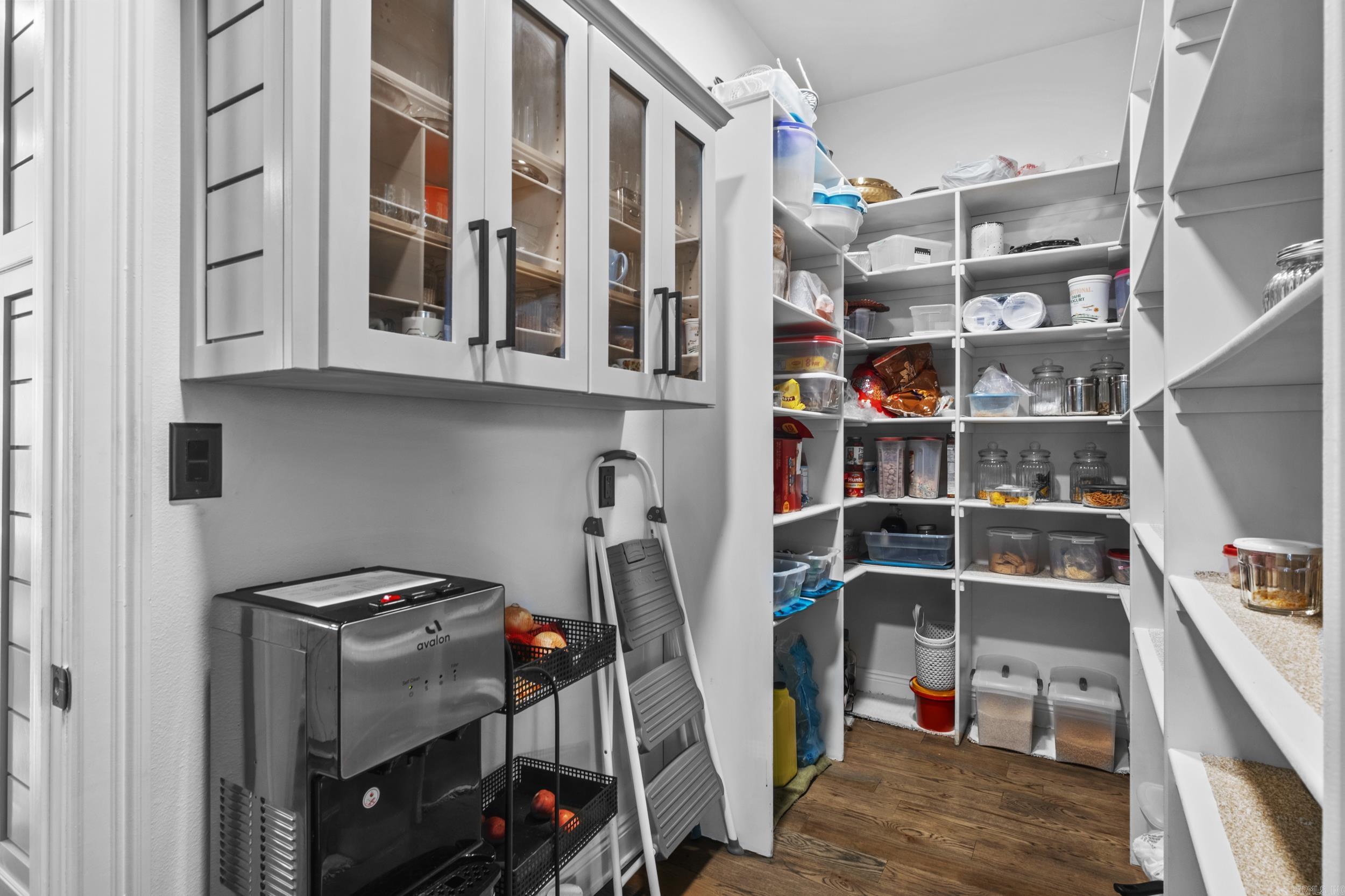 RIVER OAKS - Residential