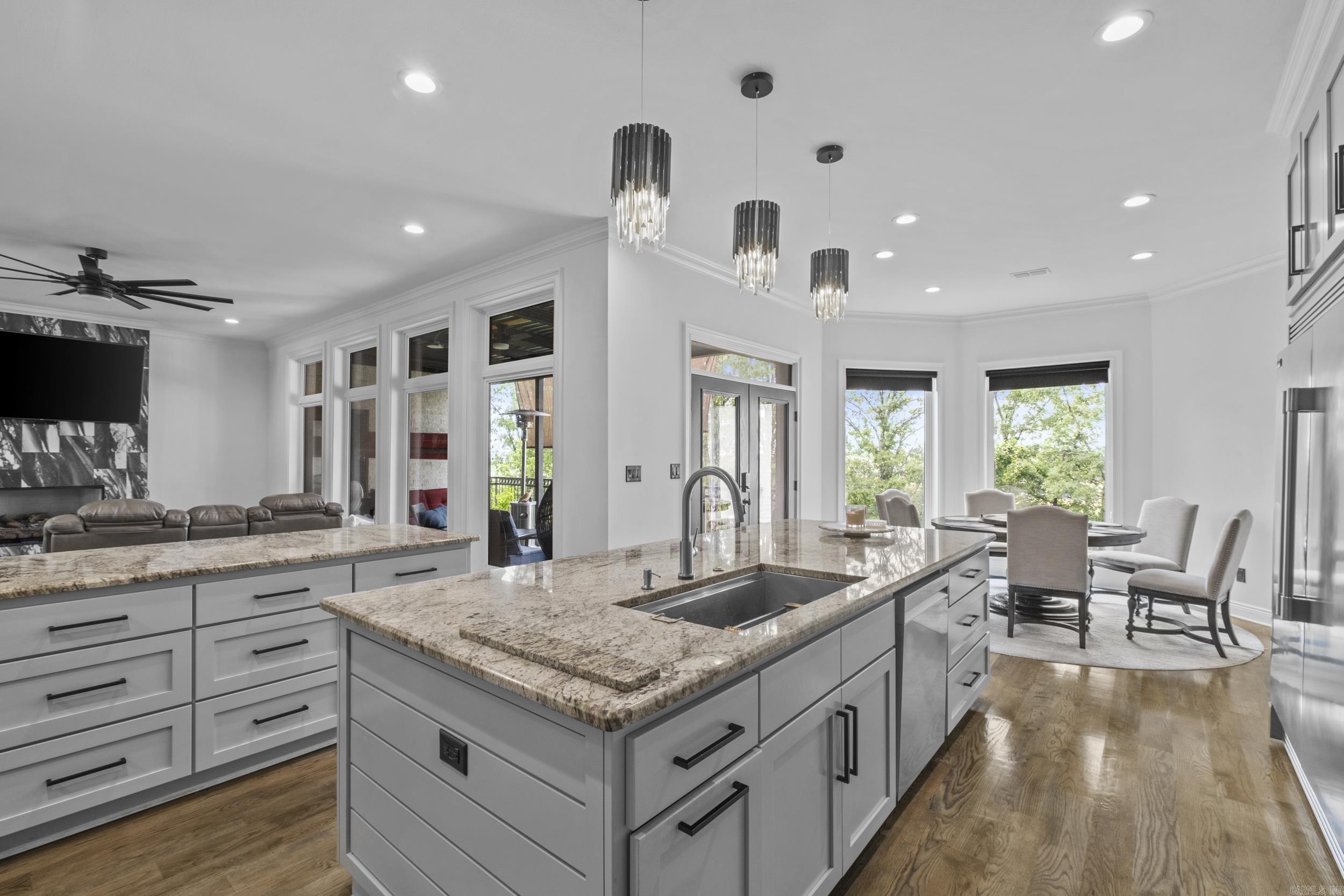 RIVER OAKS - Residential