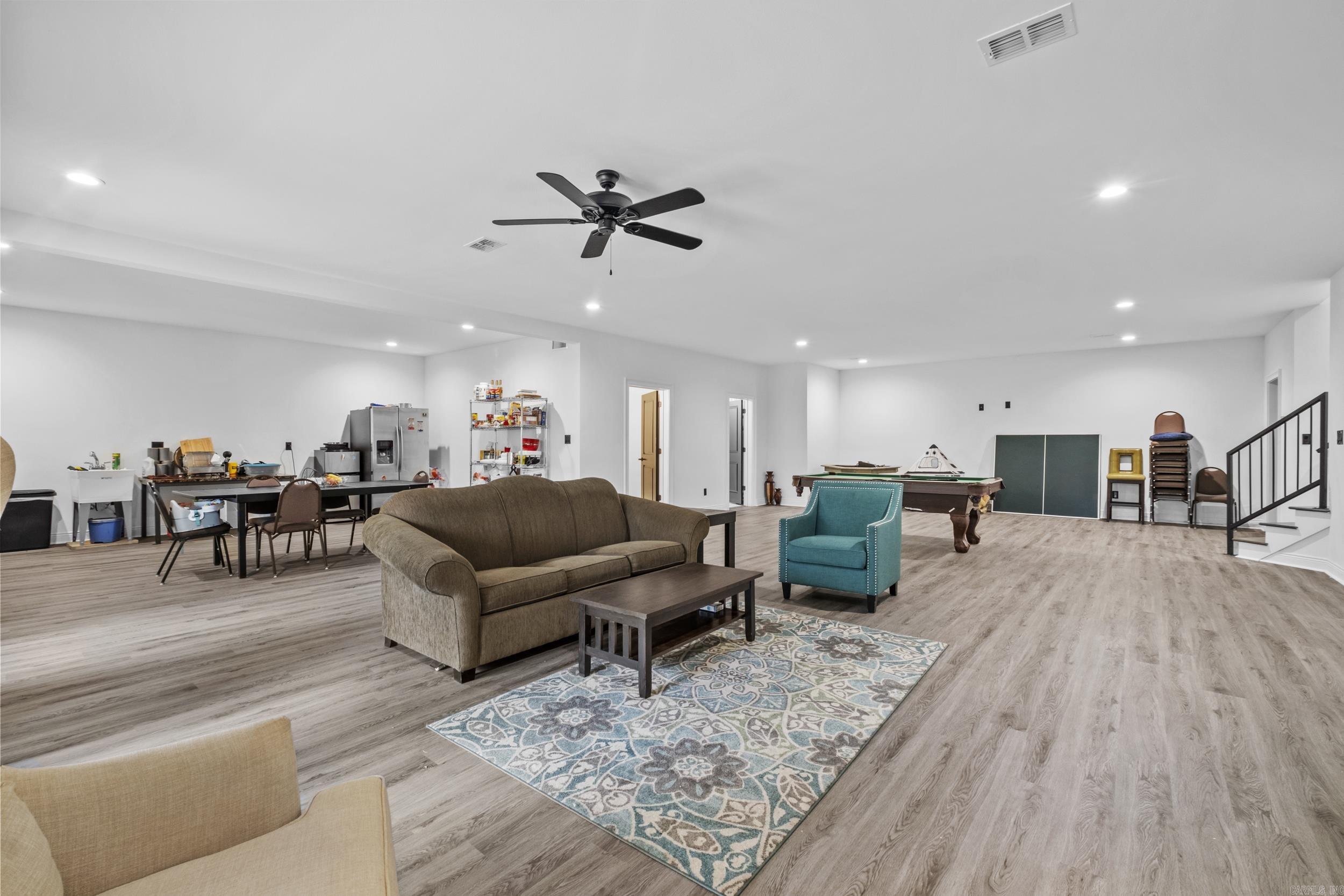 RIVER OAKS - Residential