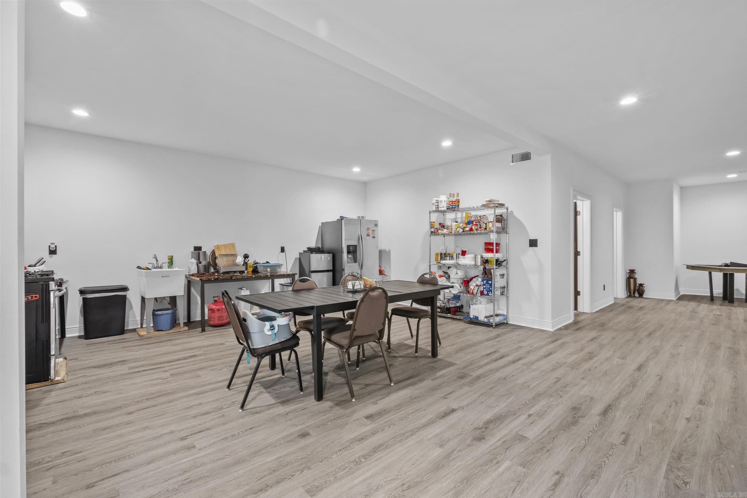 RIVER OAKS - Residential