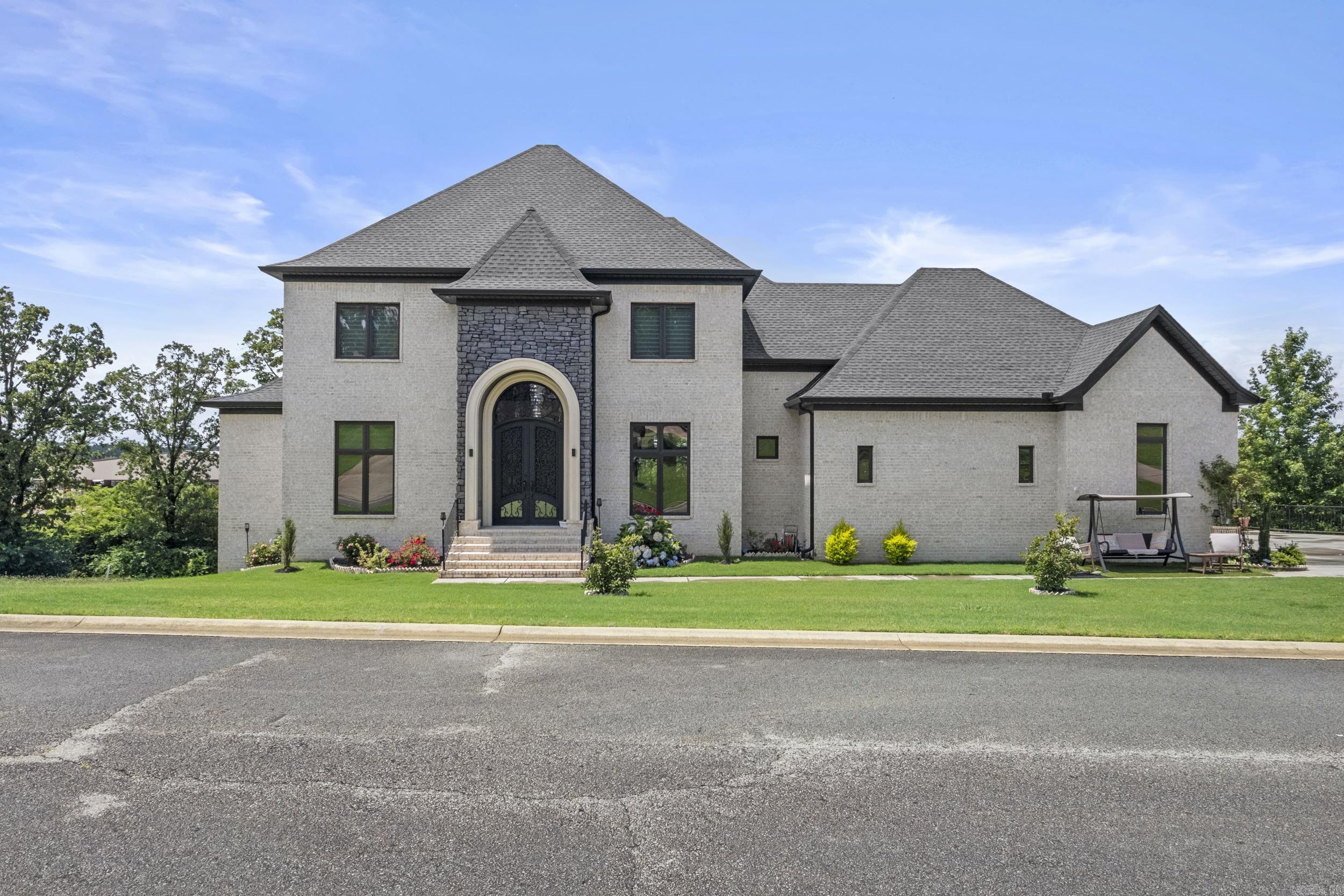 RIVER OAKS - Residential