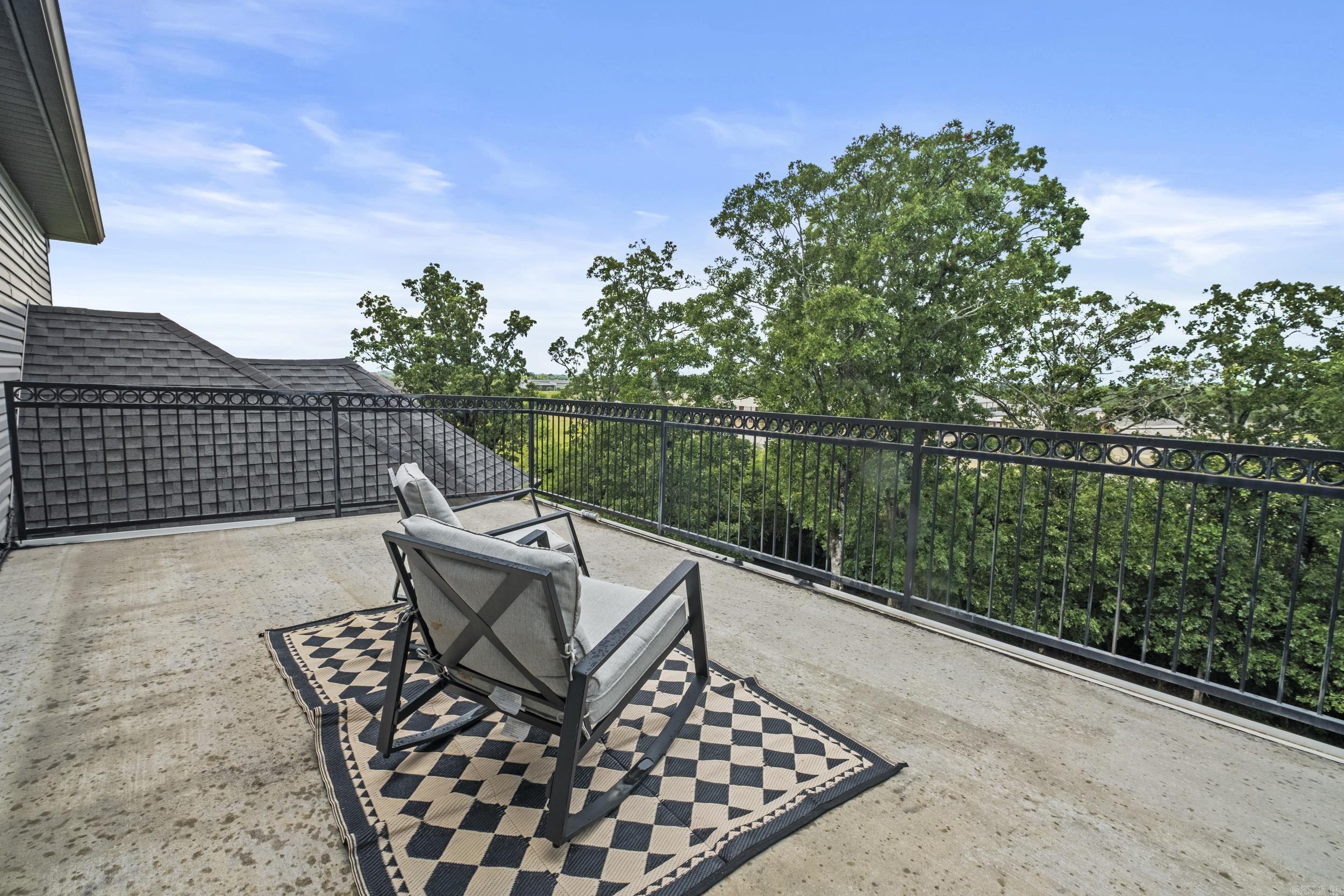 RIVER OAKS - Residential