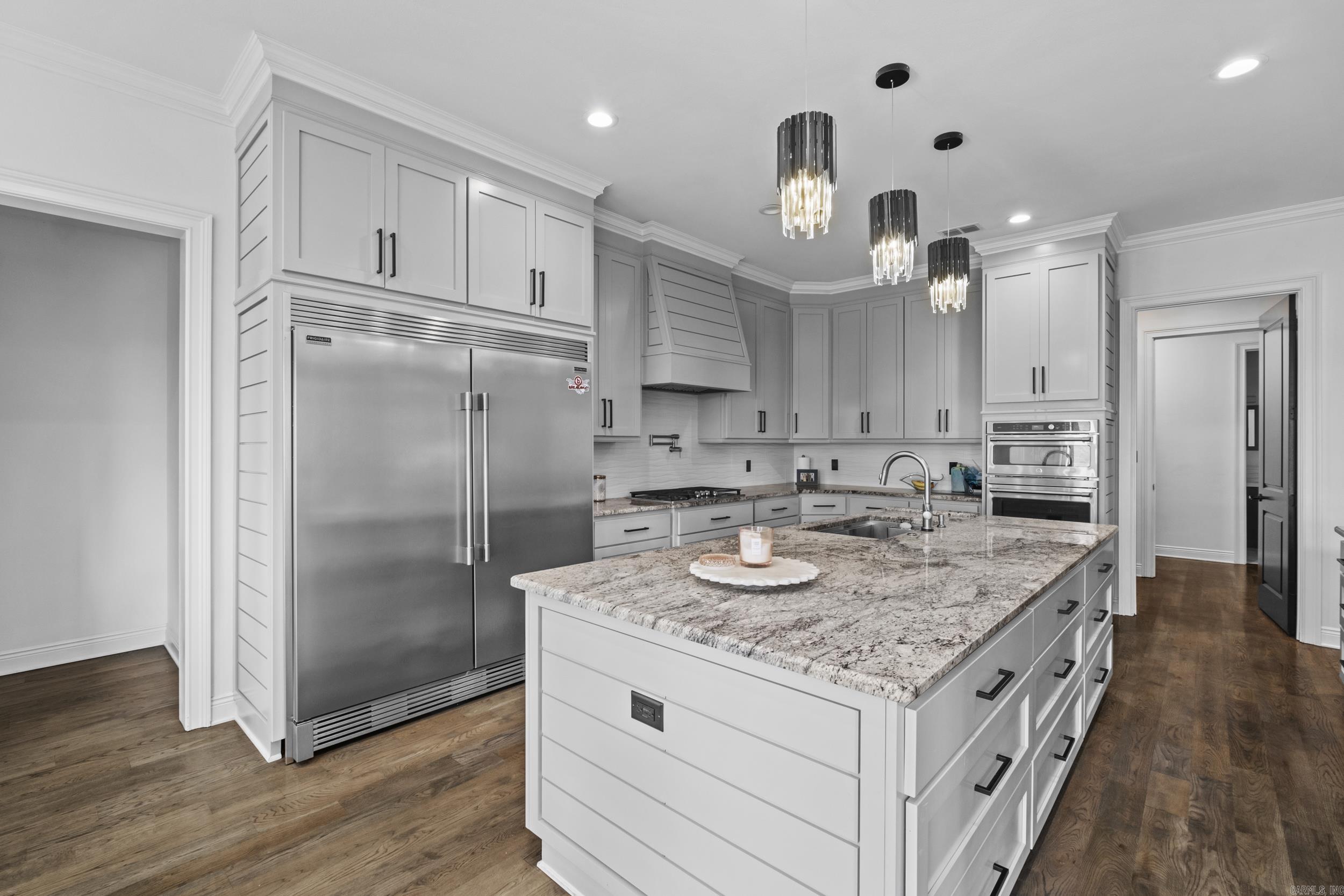 RIVER OAKS - Residential