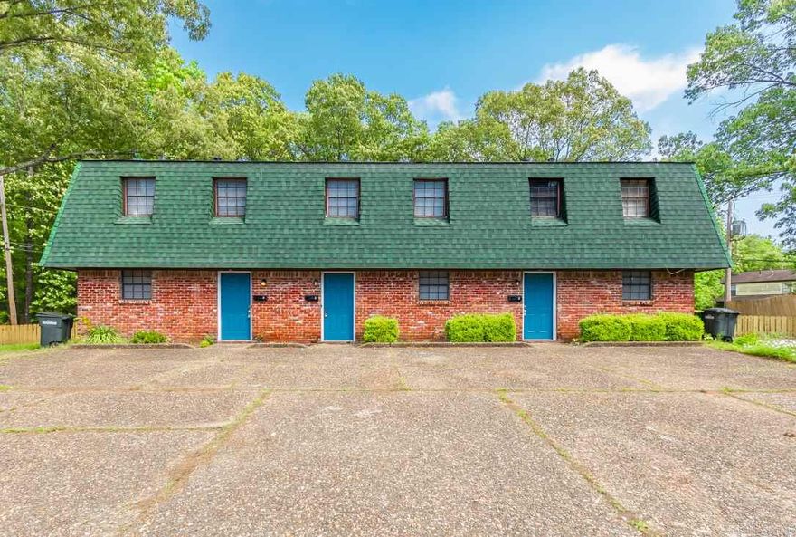 Great 2 Bedroom, 1.5 Bath Town Home for rent! Large bedrooms with built in wardrobe. Granite bench-top kitchen with modern appliances. Washer and Dryer Hookups. Fully fenced backyard with private courtyards. Convenient Sherwood location! Located right off of Kiehl Avenue, close to shopping, dining, interstate access, great schools and much more! The lease for this property is for 18 months and income has to be 3x the amount of rent. This property does not accept section 8. $50 pet rent and $350 pet deposit.   Please Note:   1. Due to multiple apartments available for rent, photos may differ from available apartment.   2. All apartments are the same layout and finish, some have Granite countertops and some do not. Some has tiled backsplash and some do not.