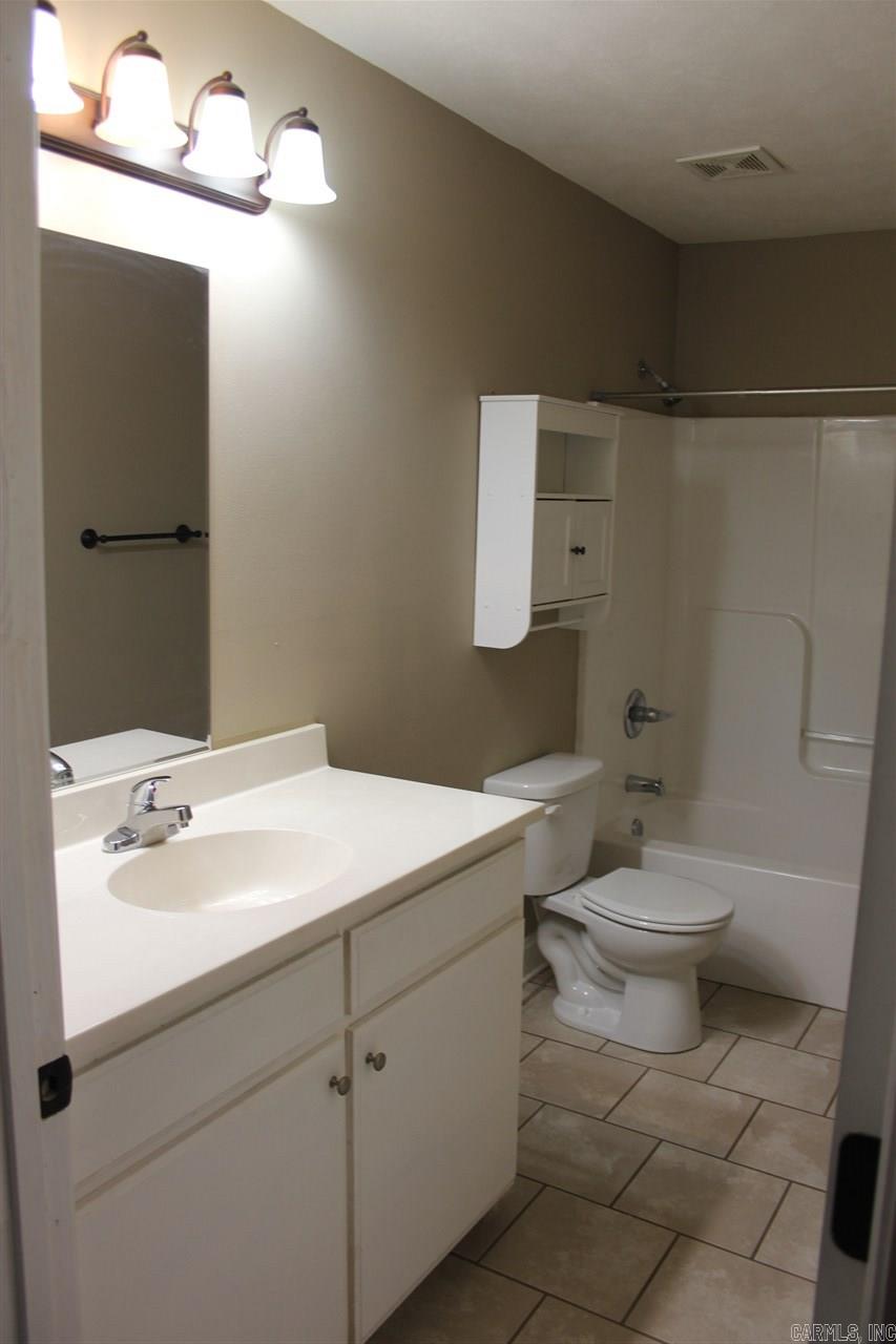 BELLEVUE - Residential Lease