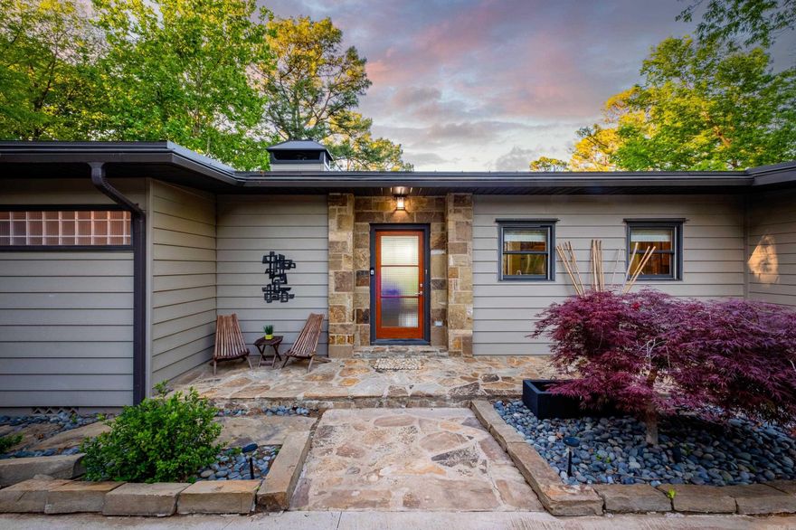 Absolutely fabulous mid-century modern gem with an expansive river view. Beautifully remodeled, immaculate and cool with incredible attention to detail. Open Living Room Dining Room and Kitchen with fabulous porch overlooking Arkansas River vista. Gorgeous sunrise and sunsets give interesting light and reflection. Primary bedroom suite on main level with additional bedroom and guest bath. Downstairs: two bedrooms, updated bath and den, plus large workshop and storage area. Little Rock at its finest: Pure Perfection.