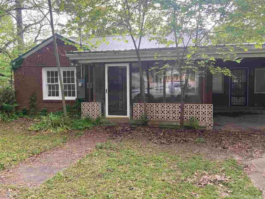 2 bedroom 1 1/2 bath brick and siding home on a nice large lot.  This home has two separate family rooms, one which could easily be turned into a 3rd bedroom.  This home also features an enclosed front porch, covered parking and a patio out back.   This home has great potential and is ready for your own personal touch!  Agents see agent remarks.