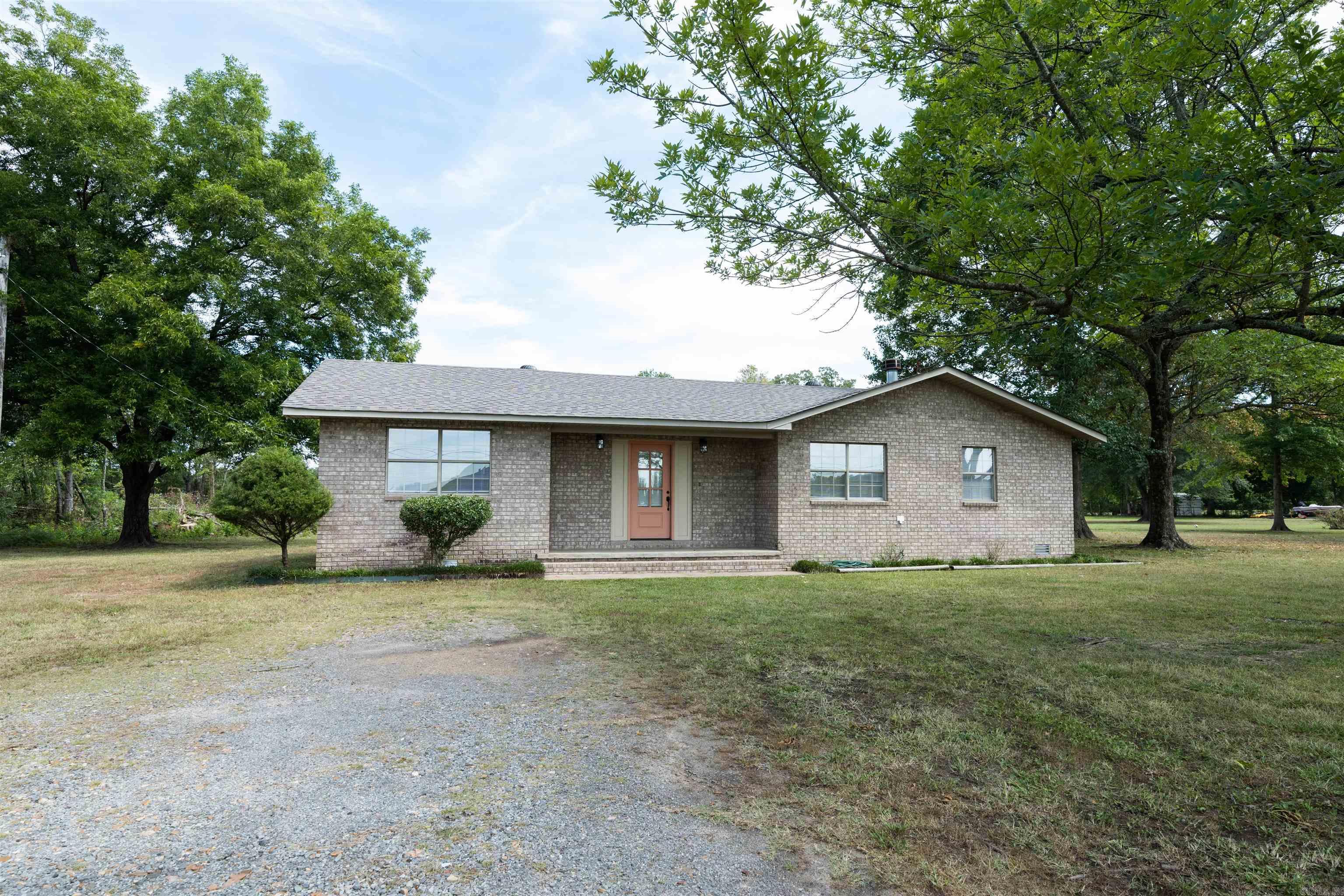 Welcome to 1630 S Donaghey Ave in Conwayāa beautifully updated 3-bed, 2-bath home on a full acre, now featuring a new roof. Inside, youāll find fresh LVP flooring, new paint, a fully renovated kitchen with quartz countertops, new cabinetry, and modern appliances, plus updated bathrooms and a dining area centered around a cozy wood-burning fireplace. Essential upgrades include a new HVAC and water heater (2022), giving you comfort and peace of mind. With its prime location near UCA, shopping, and dining, this move-in-ready home on a spacious lot is ready for its next owner. Set up your private showing today!