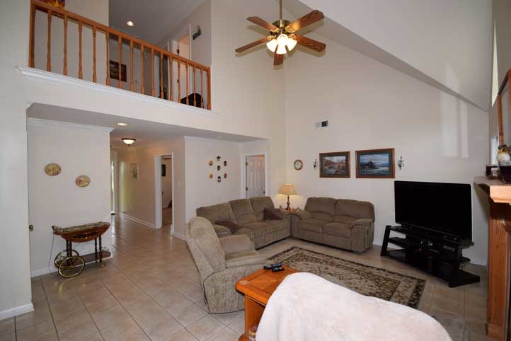 APACHE FLATS - Residential