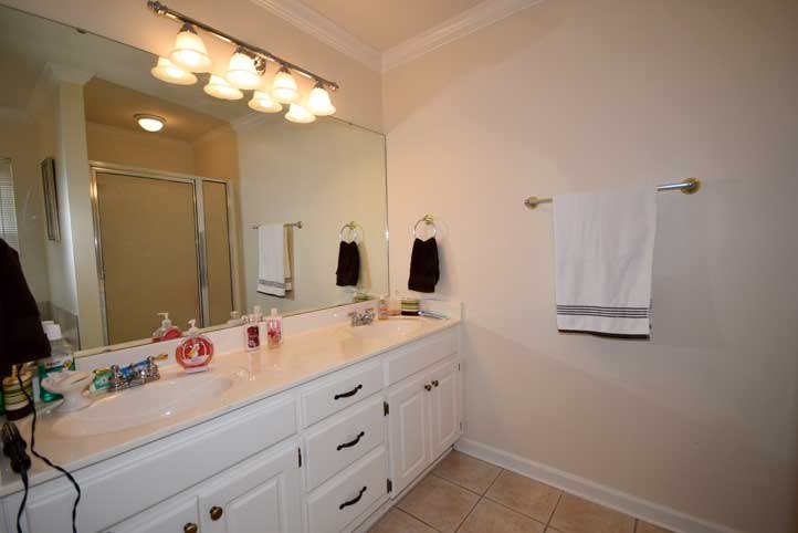 APACHE FLATS - Residential