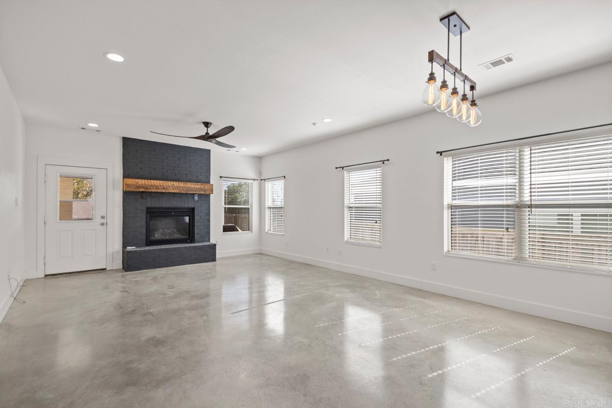 ORIGINAL TOWN-BENTON - Residential