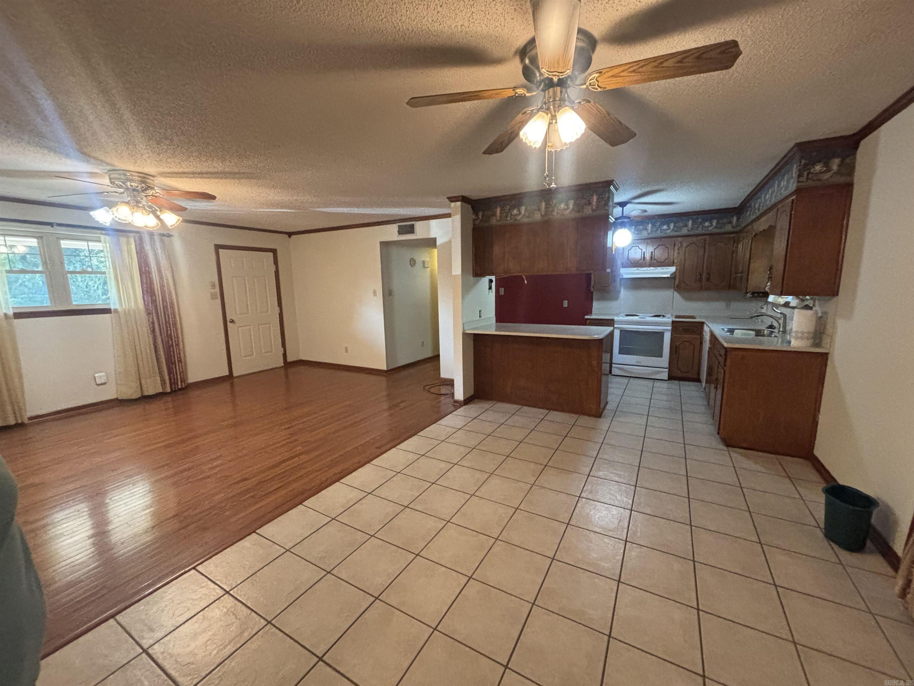 OAK MEADOWS - Residential
