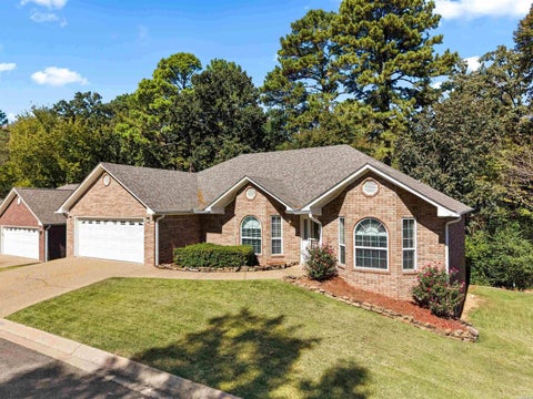 Photo of 138 Southpark Place, Hot Springs, AR 71913 (MLS # 26042916)