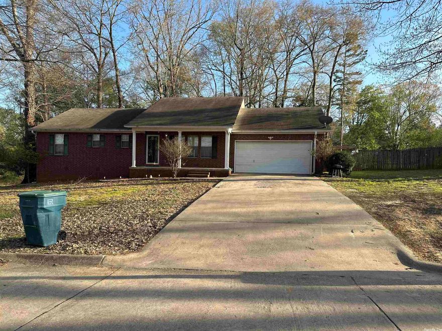 Beautiful home in Vimy Ridge Estates! This home is a must see and has a bonus room! Buyer financing fell through. All showings require a 24-hour notice and can be shown through Home Snap! This home won't last long!