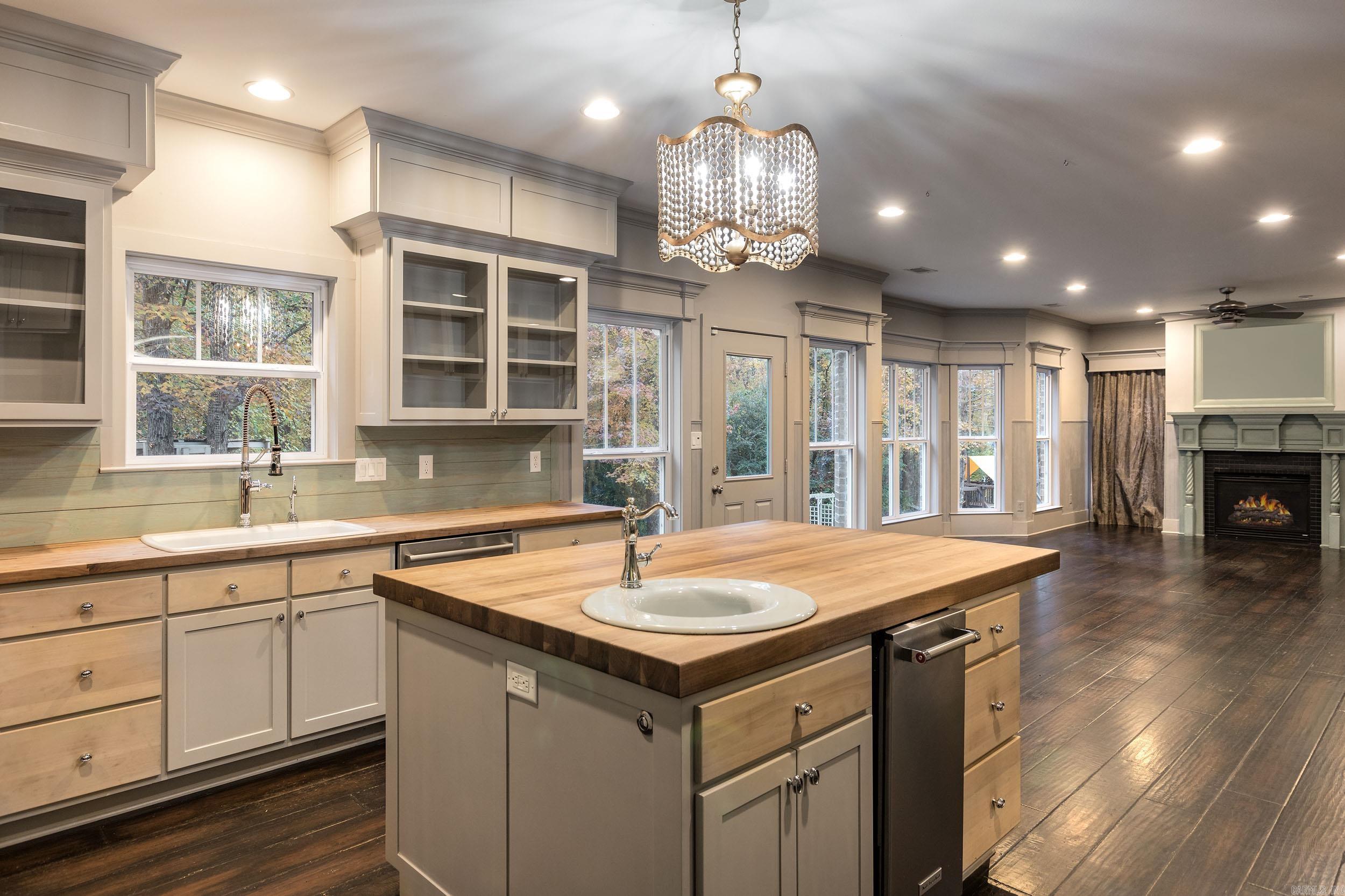 CHENAL VALLEY EPERNAY PLACE - Residential