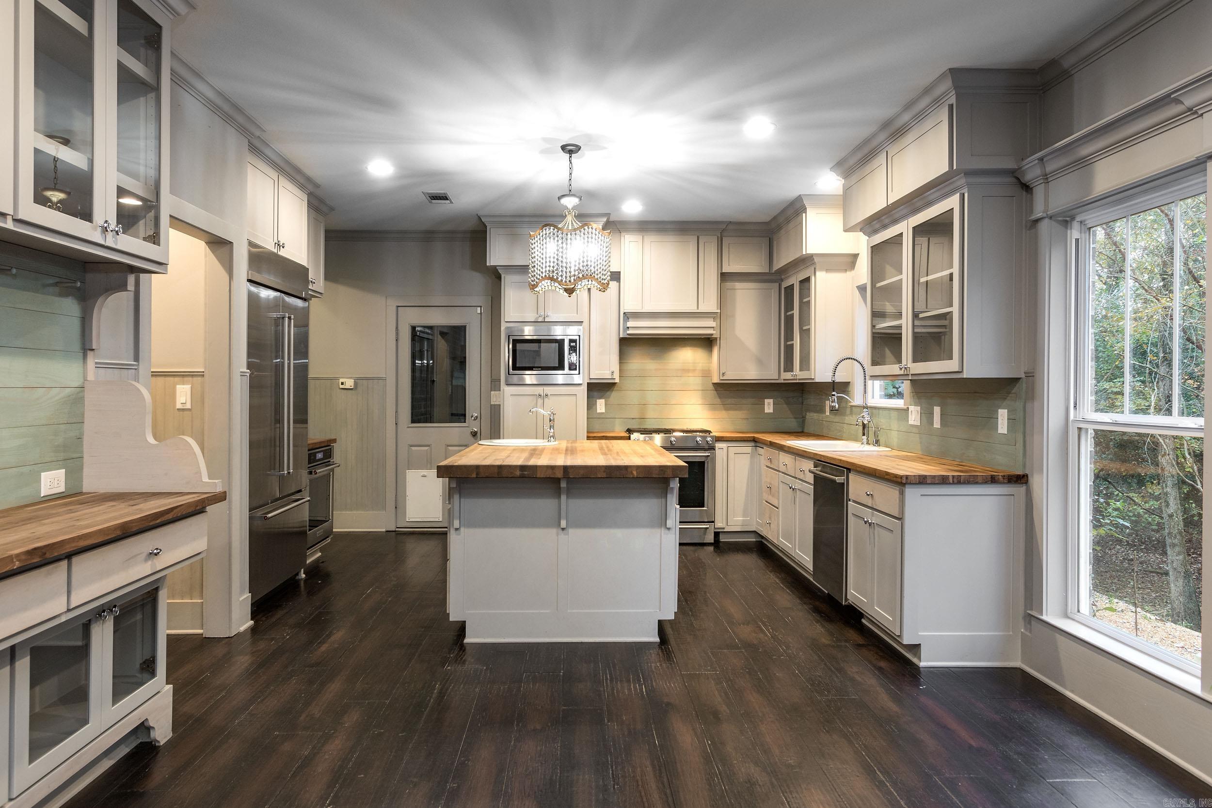 CHENAL VALLEY EPERNAY PLACE - Residential