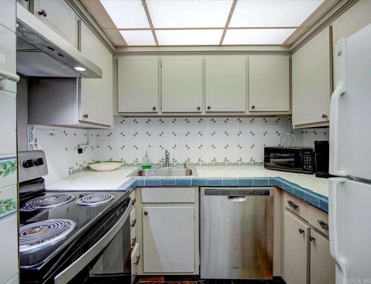 BEACON MANOR HPR - Residential