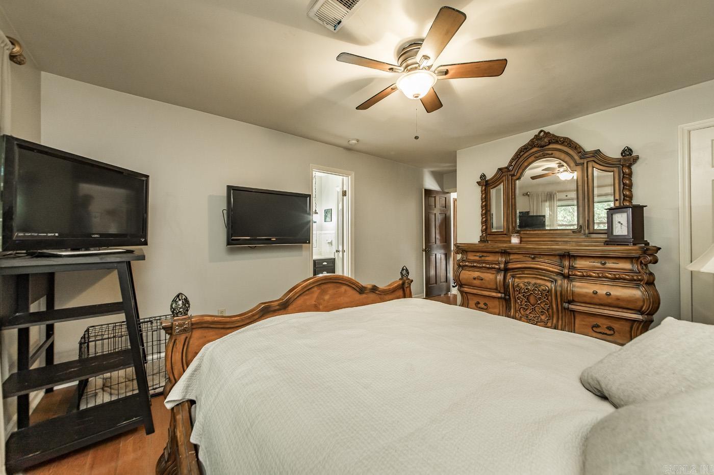 LEAWOOD MANOR - Residential