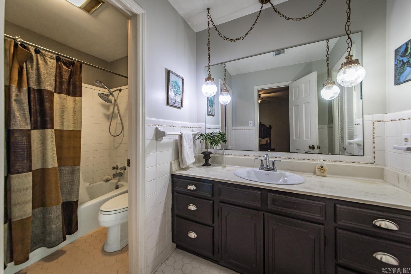 LEAWOOD MANOR - Residential
