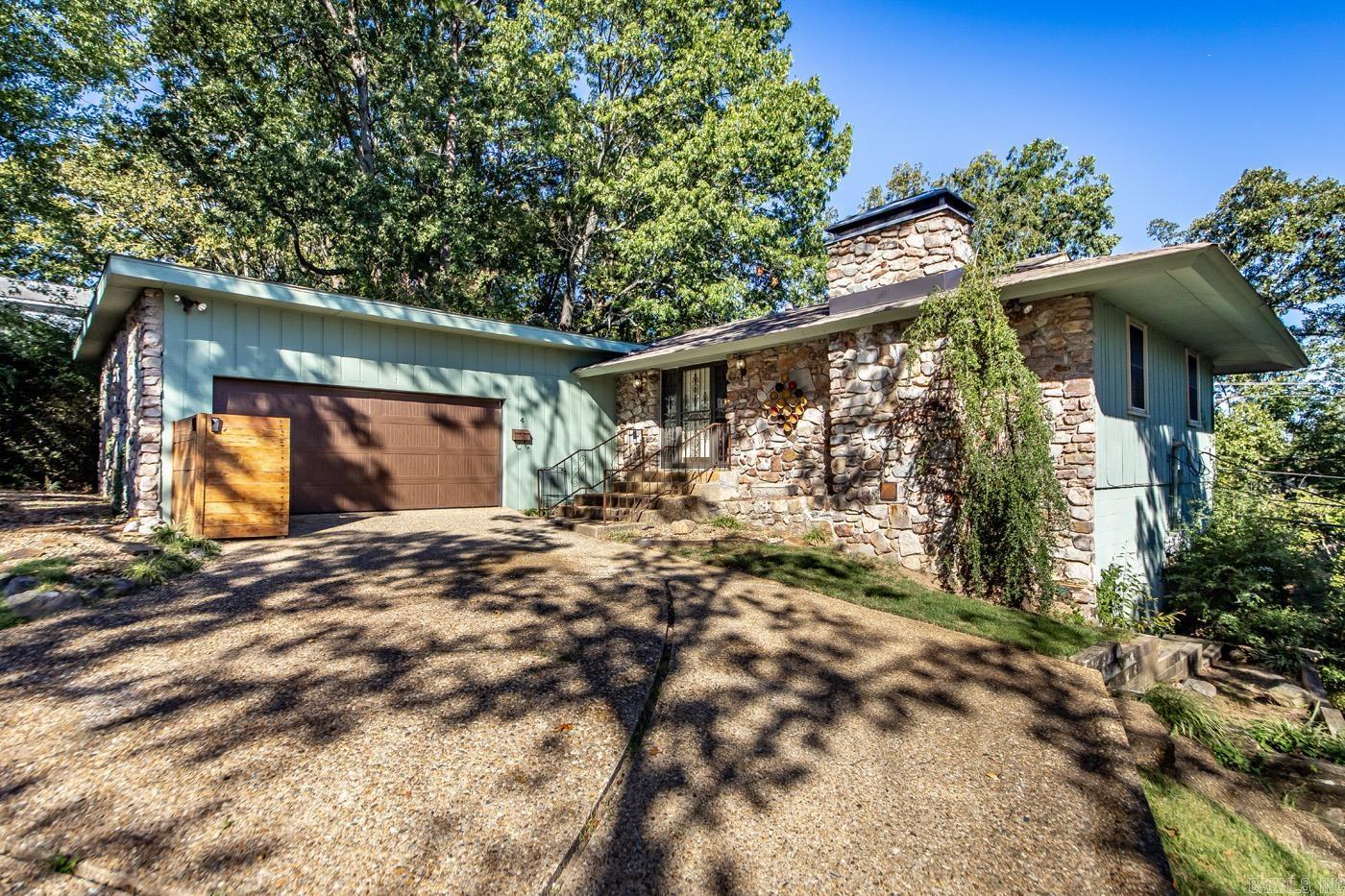 LEAWOOD MANOR - Residential