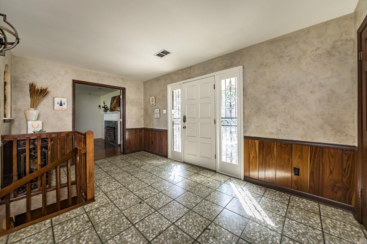 LEAWOOD MANOR - Residential