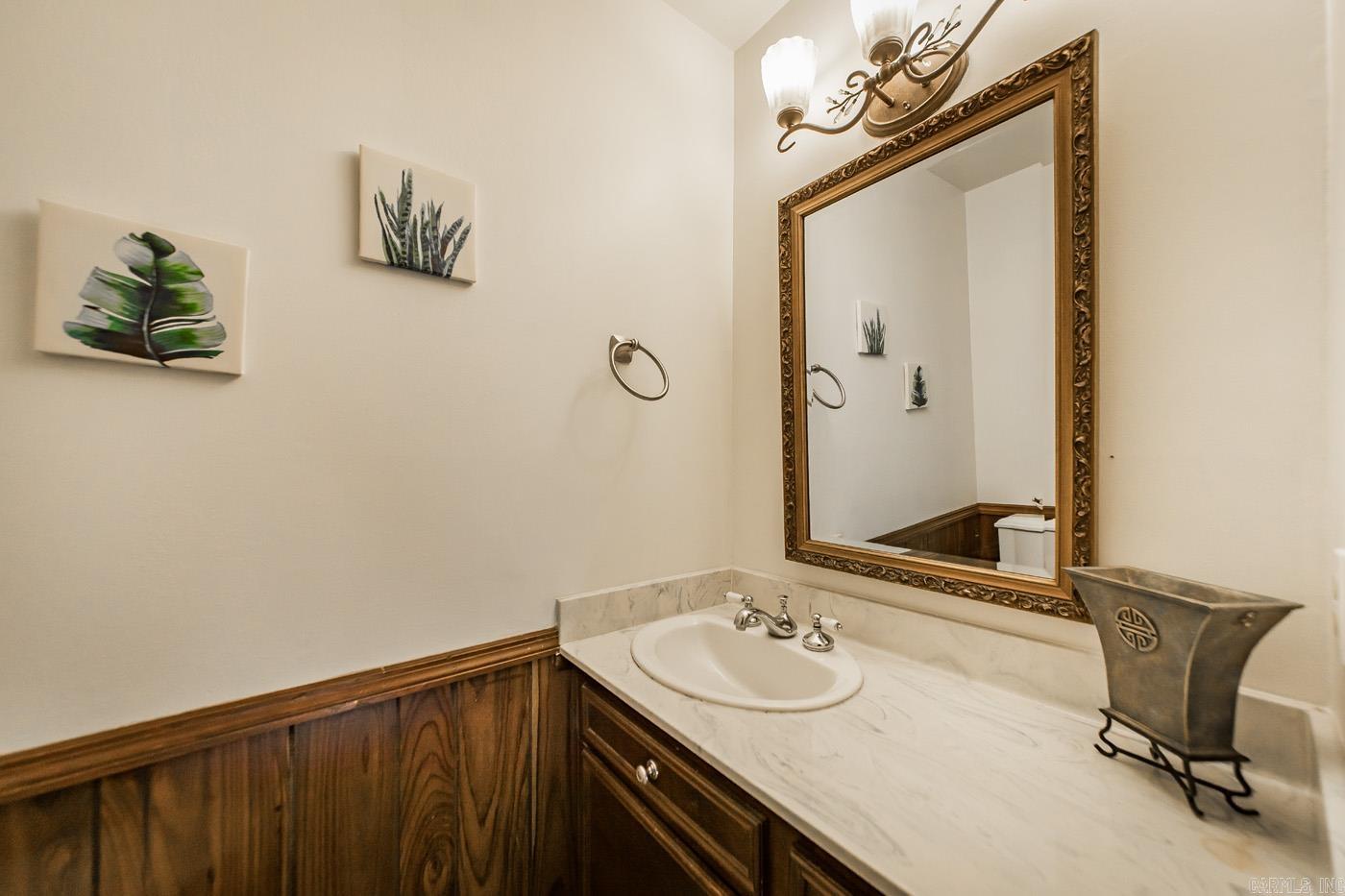 LEAWOOD MANOR - Residential